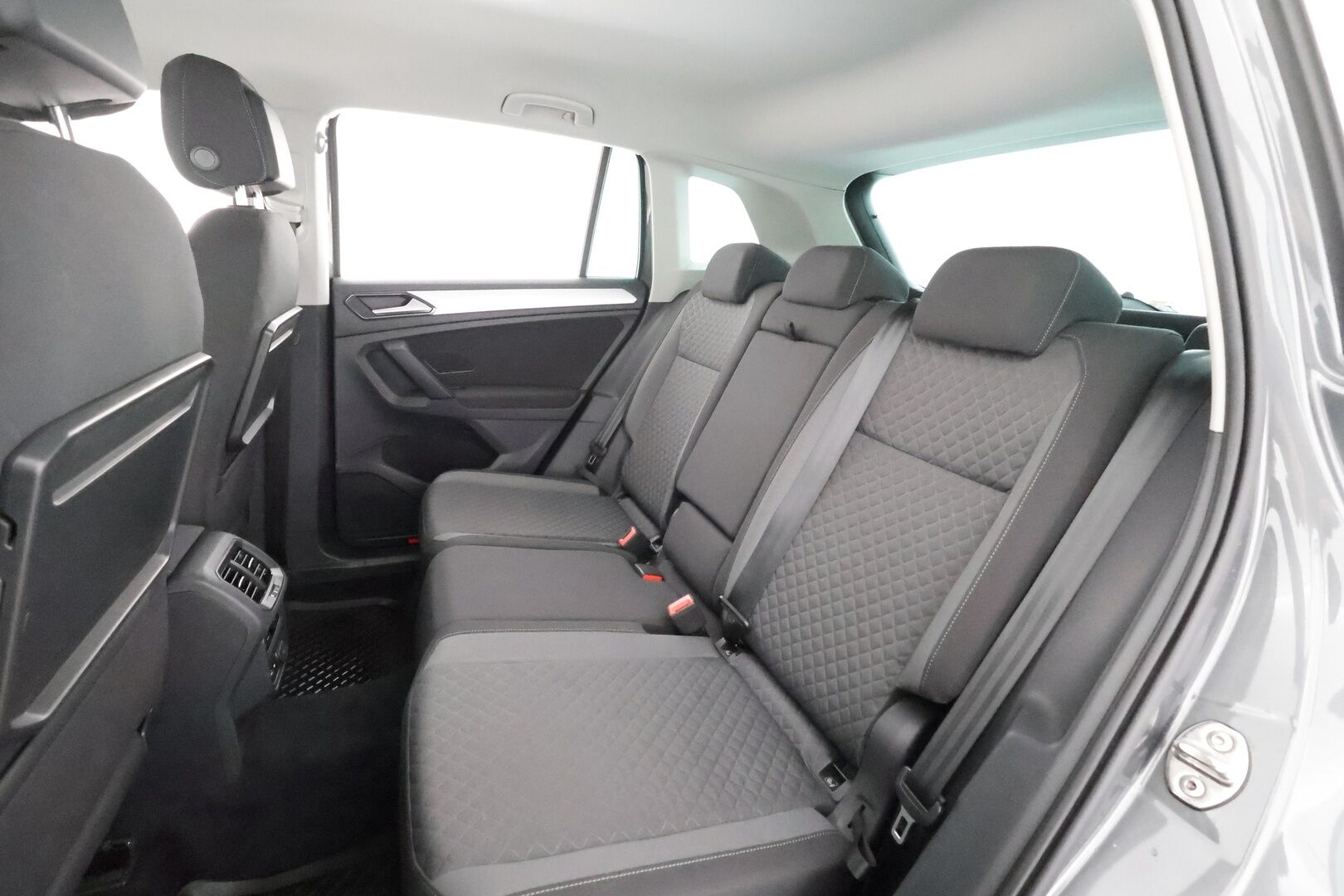 Volkswagen Tiguan 2018 Comfortline 1,4 TSI 92 kW (125 hv) Football Edition * ACC / Webasto / LED / P.tutkat / Keyless / Apple&Android * - Merkkihuollettu / Suomi-auto / Kahdet Renkaat