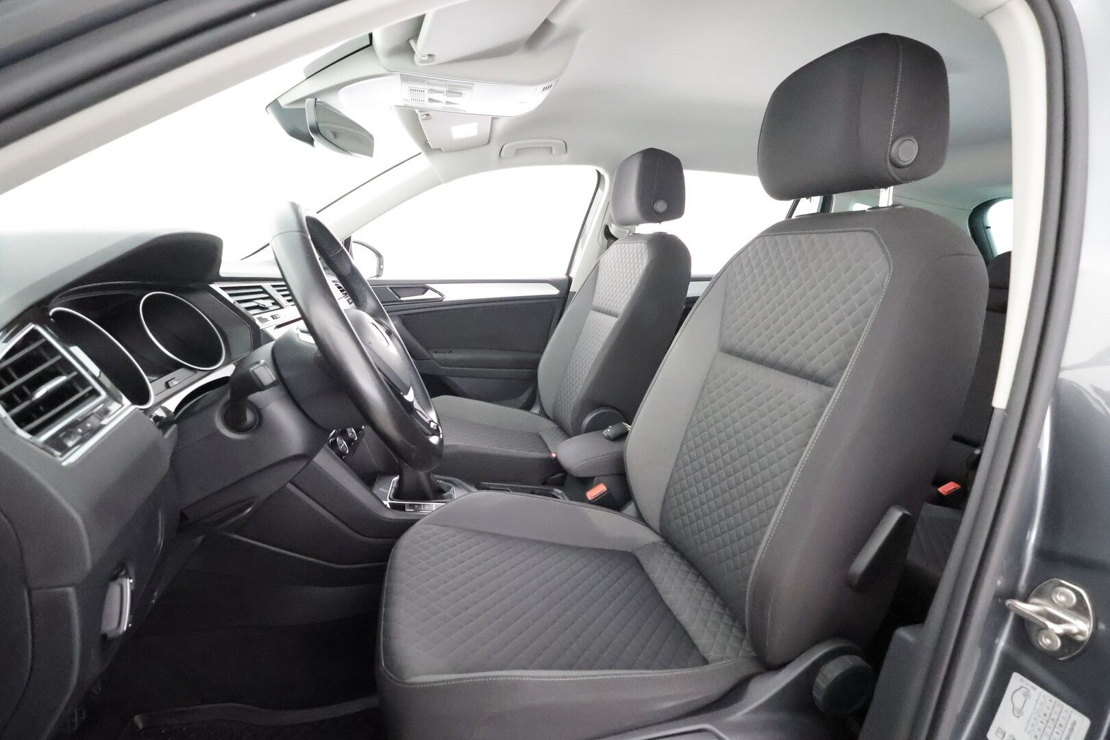 Volkswagen Tiguan 2018 Comfortline 1,4 TSI 92 kW (125 hv) Football Edition * ACC / Webasto / LED / P.tutkat / Keyless / Apple&Android * - Merkkihuollettu / Suomi-auto / Kahdet Renkaat