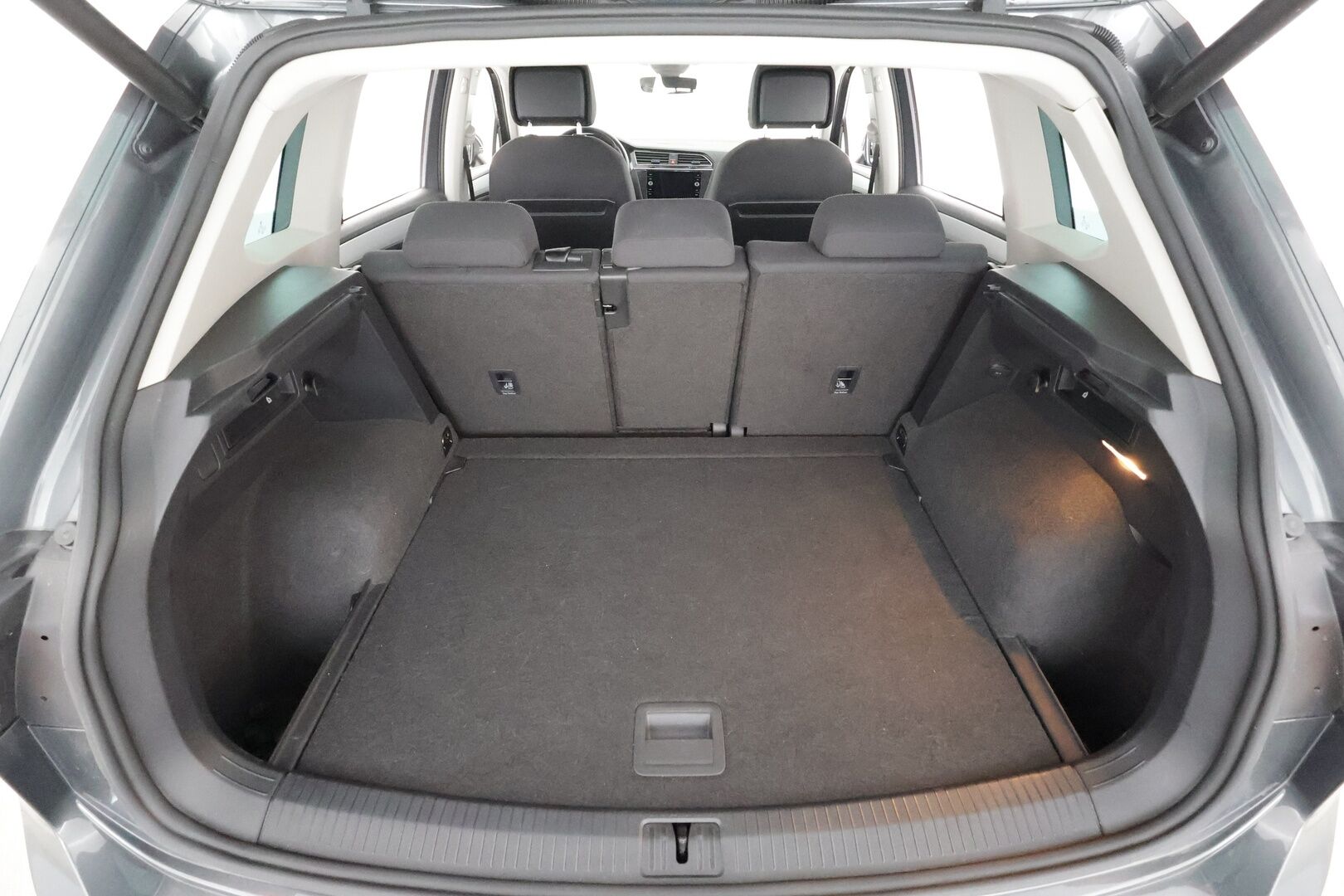 Volkswagen Tiguan 2018 Comfortline 1,4 TSI 92 kW (125 hv) Football Edition * ACC / Webasto / LED / P.tutkat / Keyless / Apple&Android * - Merkkihuollettu / Suomi-auto / Kahdet Renkaat