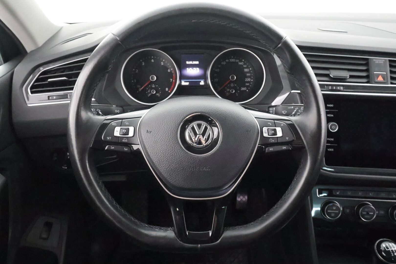 Volkswagen Tiguan 2018 Comfortline 1,4 TSI 92 kW (125 hv) Football Edition * ACC / Webasto / LED / P.tutkat / Keyless / Apple&Android * - Merkkihuollettu / Suomi-auto / Kahdet Renkaat
