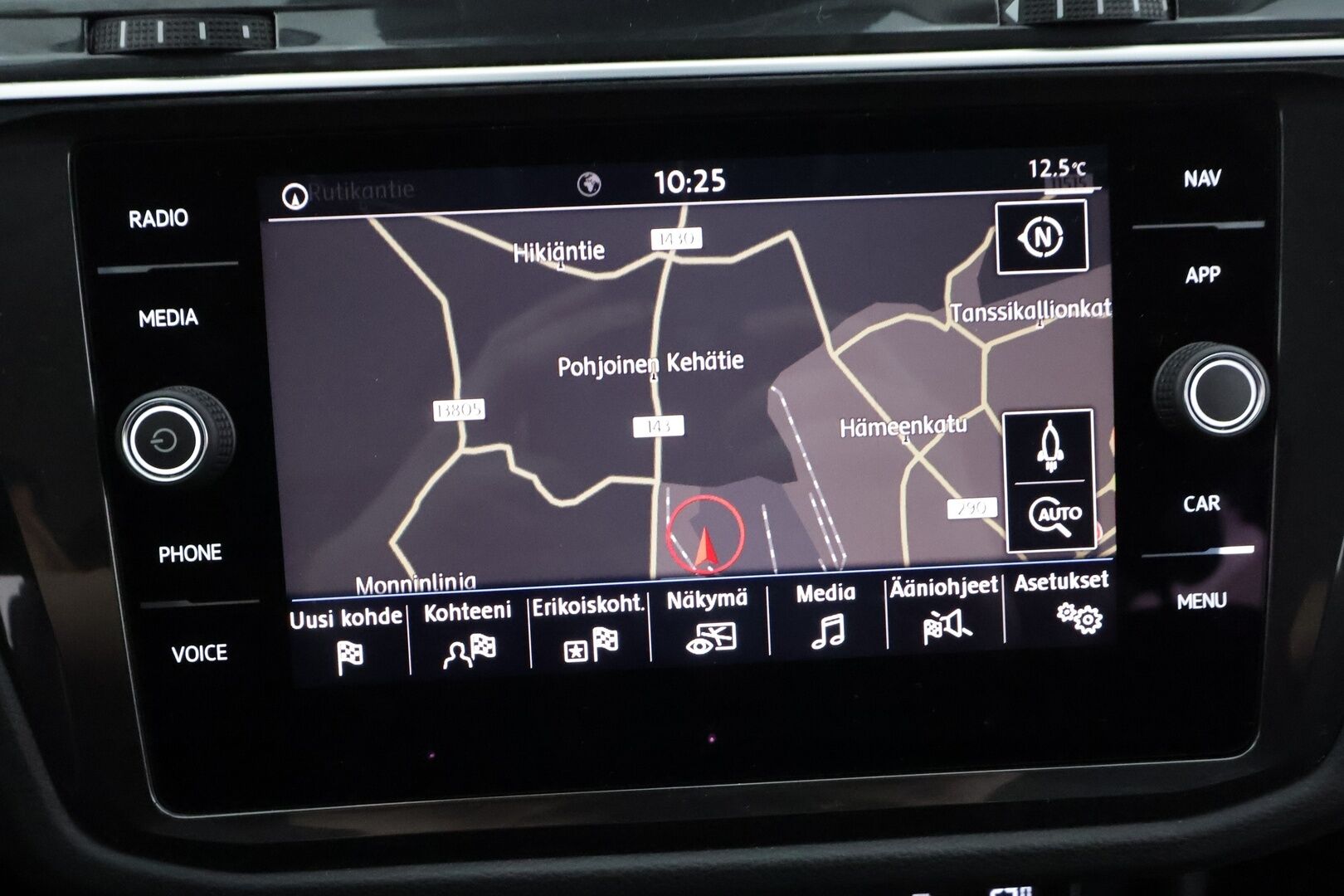 Volkswagen Tiguan 2018 Comfortline 1,4 TSI 92 kW (125 hv) Football Edition * ACC / Webasto / LED / P.tutkat / Keyless / Apple&Android * - Merkkihuollettu / Suomi-auto / Kahdet Renkaat