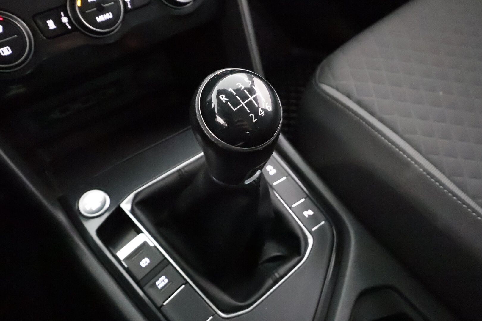 Volkswagen Tiguan 2018 Comfortline 1,4 TSI 92 kW (125 hv) Football Edition * ACC / Webasto / LED / P.tutkat / Keyless / Apple&Android * - Merkkihuollettu / Suomi-auto / Kahdet Renkaat