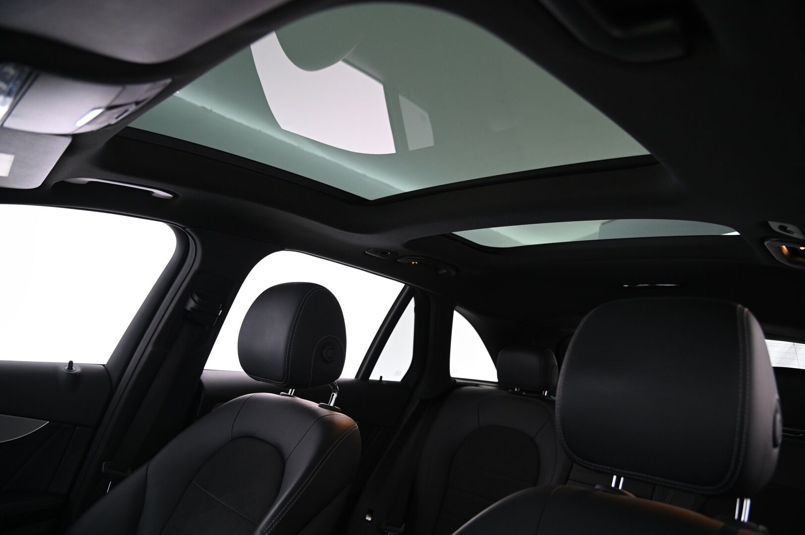 Mercedes-Benz GLC 2018 350 e 4Matic A Premium Business AMG * Panorama / P.kamera / IHC+ / Vetokoukku / Navi / Sporttipenkit * - AMG paketilla / kaksilla aluvanteilla!