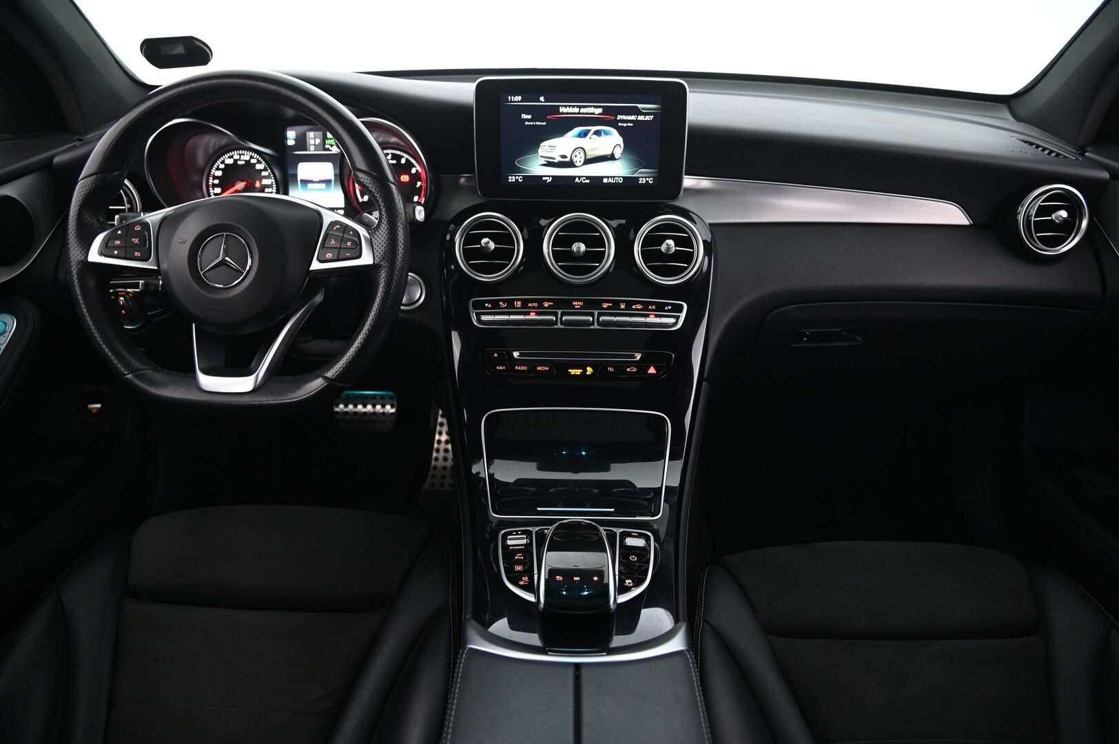 Mercedes-Benz GLC 2018 350 e 4Matic A Premium Business AMG * Panorama / P.kamera / IHC+ / Vetokoukku / Navi / Sporttipenkit * - AMG paketilla / kaksilla aluvanteilla!