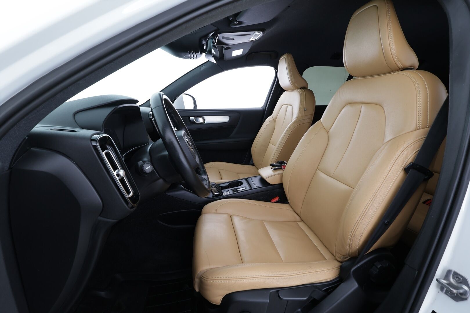 Volvo XC40 2018 D4 AWD Business First Edition aut * ACC / Koukku / Navi / LED / Sähköluukku * - Suomi-auto / Kahdet renkaat aluvanteilla