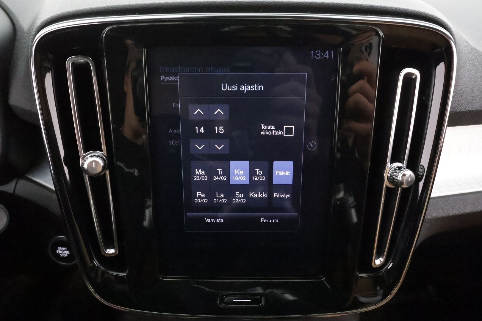 Volvo XC40 2018 D4 AWD Business First Edition aut * ACC / Koukku / Navi / LED / Sähköluukku * - Suomi-auto / Kahdet renkaat aluvanteilla