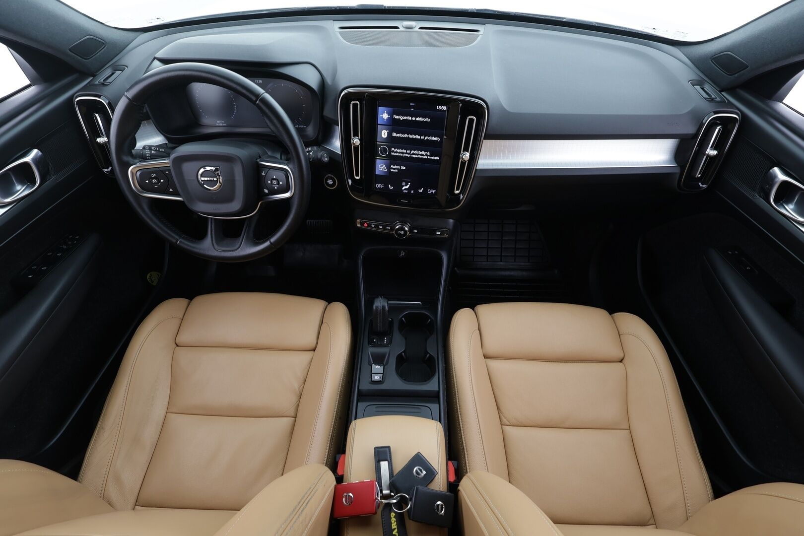 Volvo XC40 2018 D4 AWD Business First Edition aut * Webasto / Adapt.Vakkari / Vetokoukku / LED / Sensus Navi / Sähköluukku / High Perf Audio! - Suomi-auto / Kahdet renkaat aluvanteilla