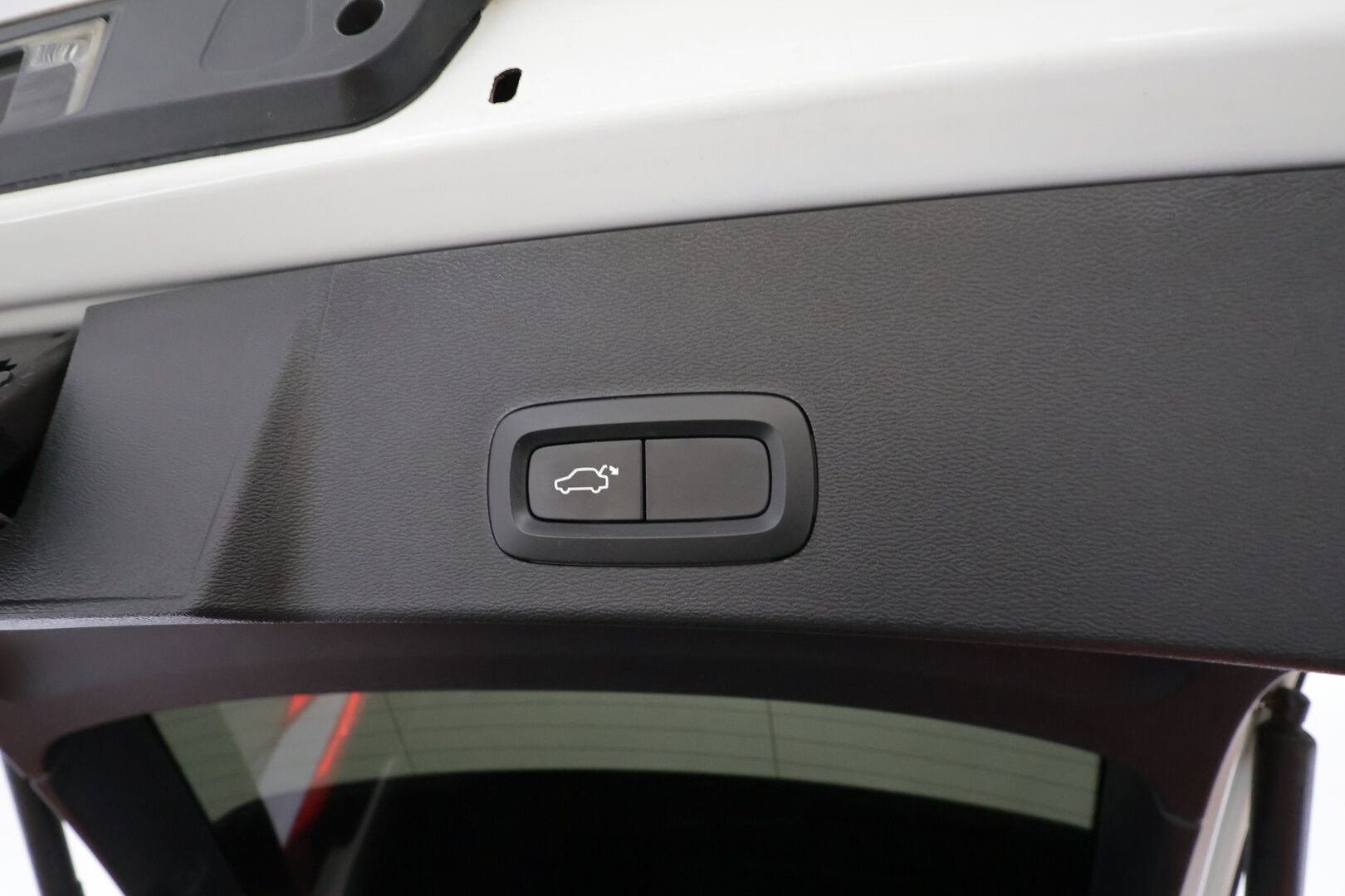 Volvo XC40 2018 D4 AWD Business First Edition aut * ACC / Koukku / Navi / LED / Sähköluukku * - Suomi-auto / Kahdet renkaat aluvanteilla