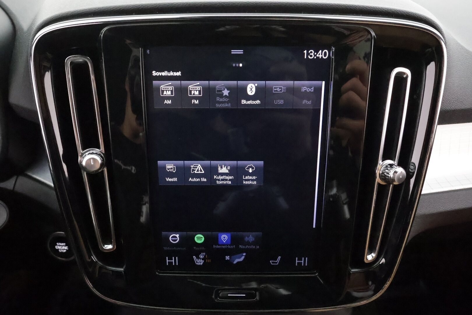 Volvo XC40 2018 D4 AWD Business First Edition aut * Webasto / Adapt.Vakkari / Vetokoukku / LED / Sensus Navi / Sähköluukku / High Perf Audio! - Suomi-auto / Kahdet renkaat aluvanteilla