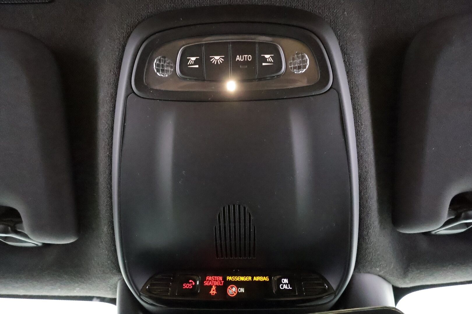 Volvo XC40 2018 D4 AWD Business First Edition aut * Webasto / Adapt.Vakkari / Vetokoukku / LED / Sensus Navi / Sähköluukku / High Perf Audio! - Suomi-auto / Kahdet renkaat aluvanteilla