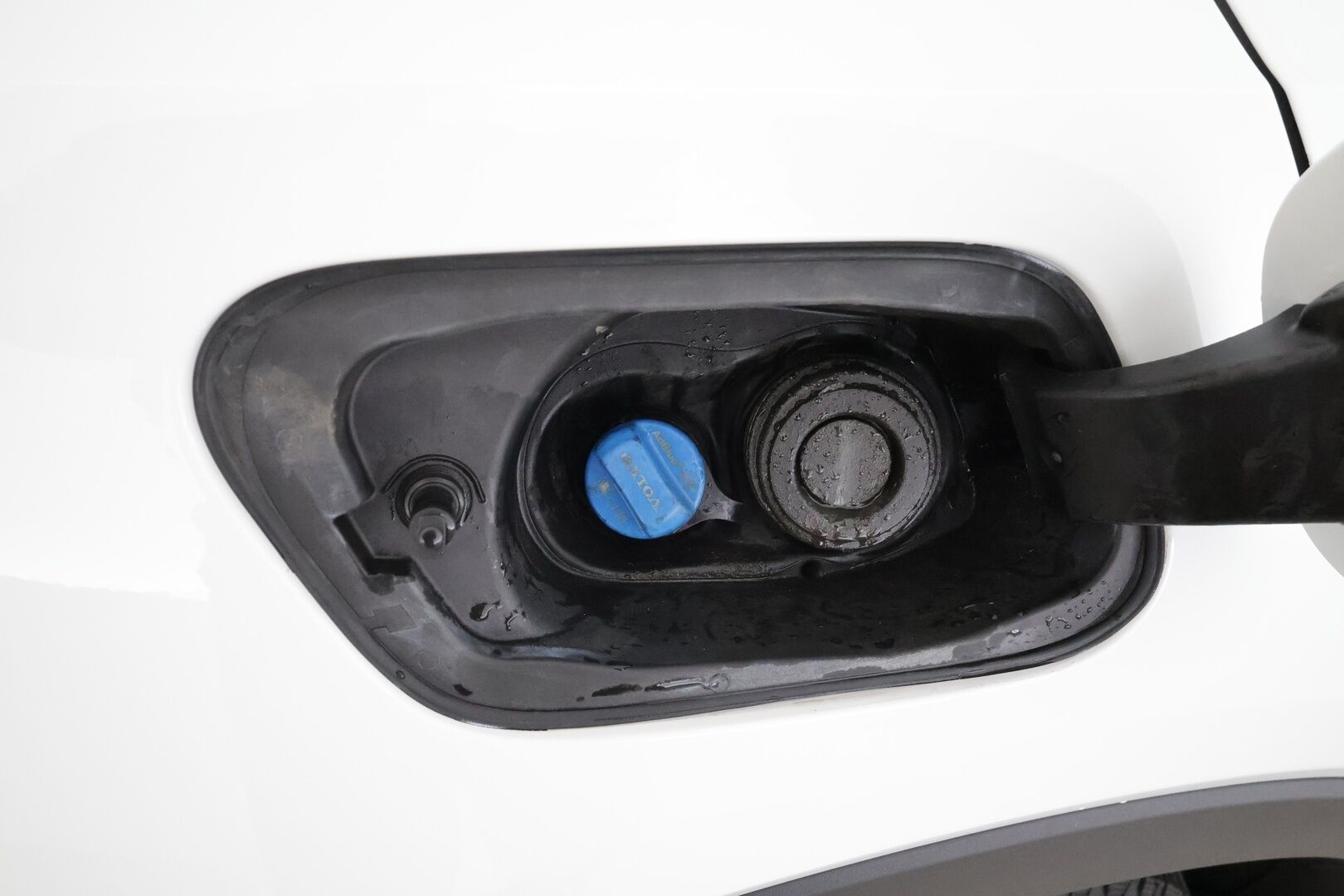 Volvo XC40 2018 D4 AWD Business First Edition aut * Webasto / Adapt.Vakkari / Vetokoukku / Nahkapenkit / LED / Sensus Navi / Sähköluukku - Suomi-auto / Kahdet renkaat aluvanteilla - HULLUT AVAJAISHULINAT KORKOTARJOUS 3,29 %