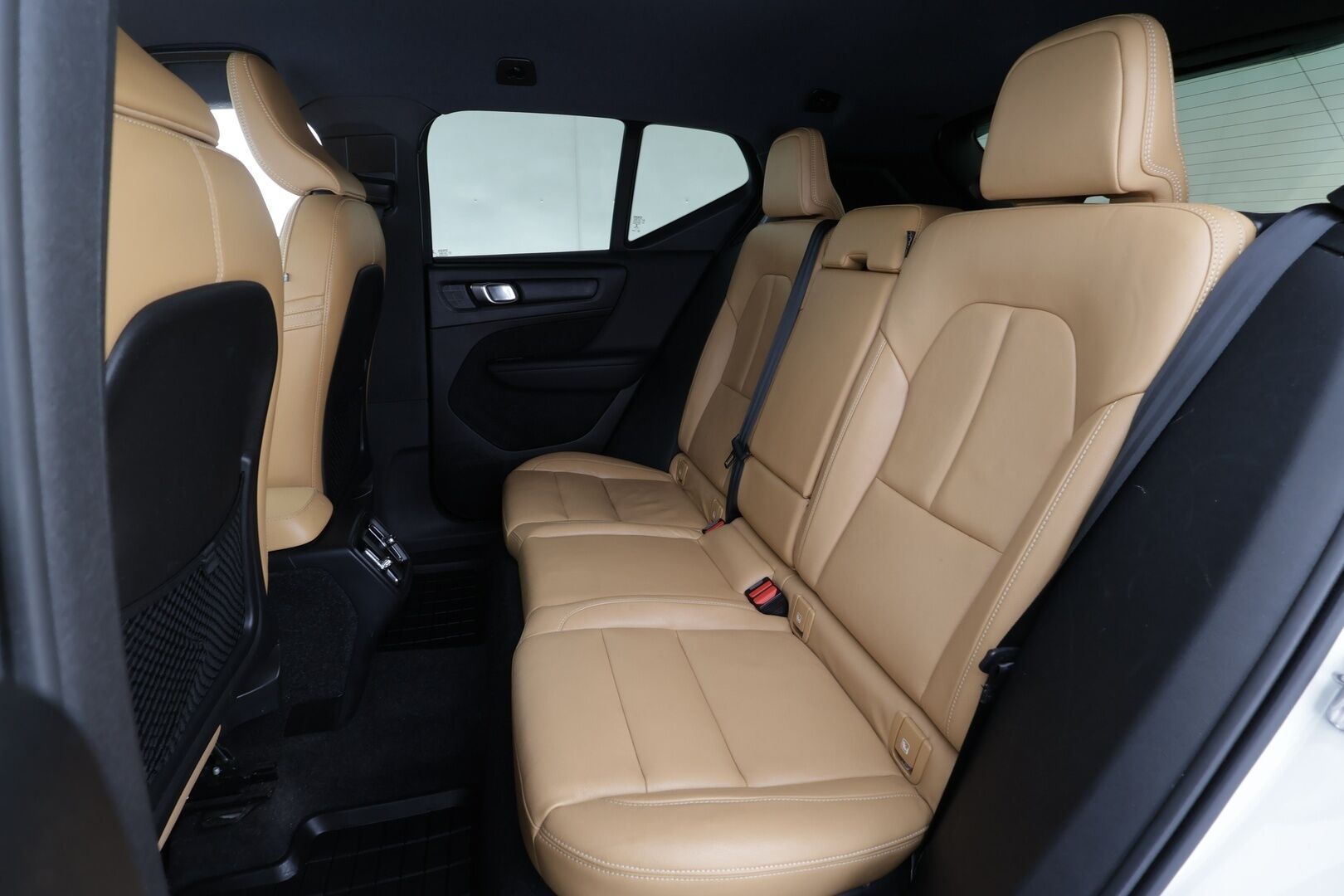 Volvo XC40 2018 D4 AWD Business First Edition aut * ACC / Koukku / Navi / LED / Sähköluukku * - Suomi-auto / Kahdet renkaat aluvanteilla