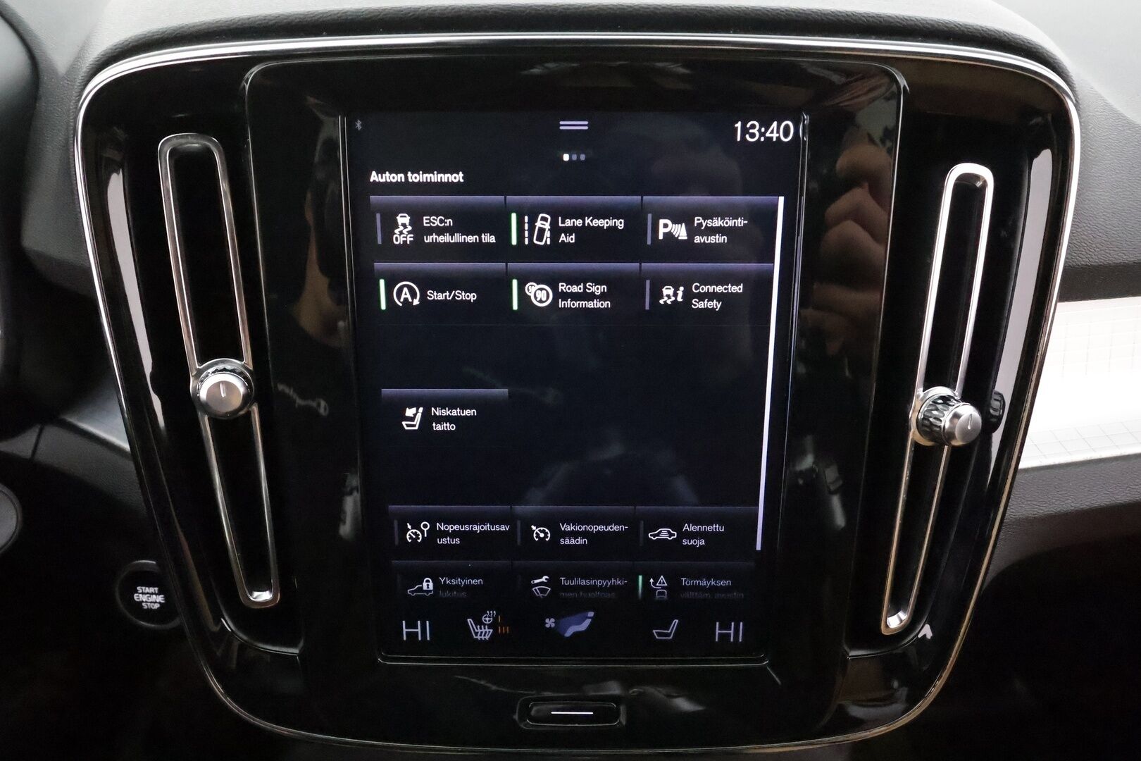 Volvo XC40 2018 D4 AWD Business First Edition aut * Webasto / Adapt.Vakkari / Vetokoukku / Nahkapenkit / LED / Sensus Navi / Sähköluukku - Suomi-auto / Kahdet renkaat aluvanteilla - HULLUT AVAJAISHULINAT KORKOTARJOUS 3,29 %