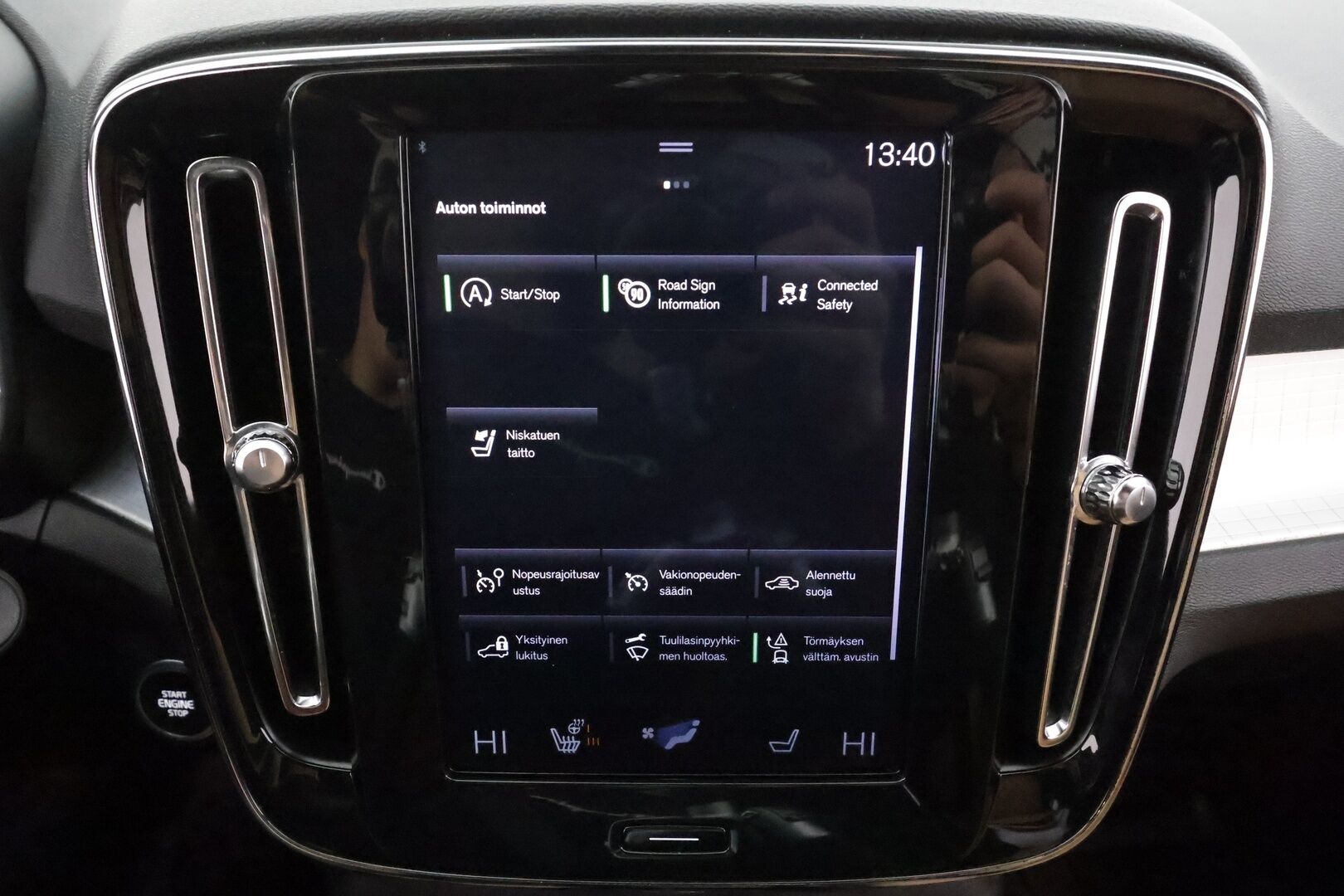 Volvo XC40 2018 D4 AWD Business First Edition aut * ACC / Koukku / Navi / LED / Sähköluukku * - Suomi-auto / Kahdet renkaat aluvanteilla