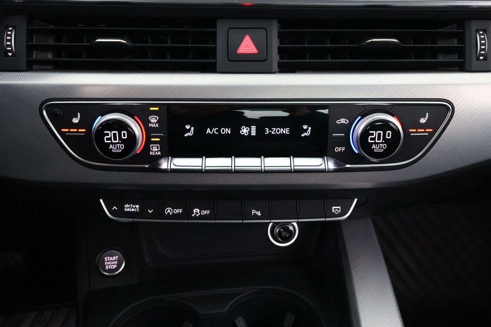 Audi A4 2018 Sedan Business Sport Comfort S line Edition 2,0 TFSI 140 kW S tronic - Suomiauto / Webasto / Vetokoukku / Peruutustutkat / LED / Sporttipenkit / Audi Pre Sense / S Line