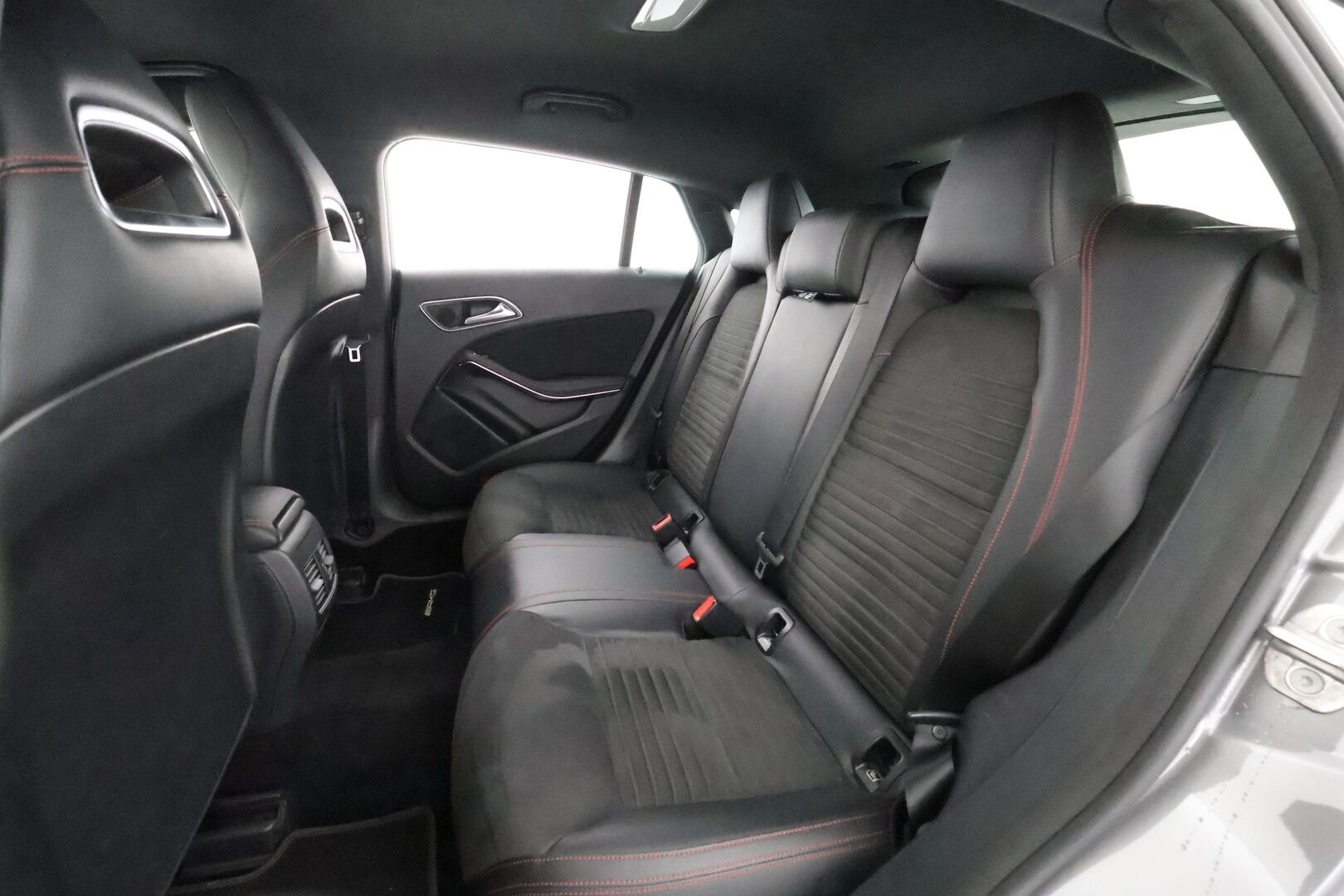 Mercedes-Benz CLA 2018 180 A Shooting Brake Business AMG - | Facelift | LED | Vakkari | P.kamera | Sporttipenkit | Puolinahat | Bluetooth | Sähk. takaluukku | Act. Brake Assist | Dynamic Select | 2x renkaat | 