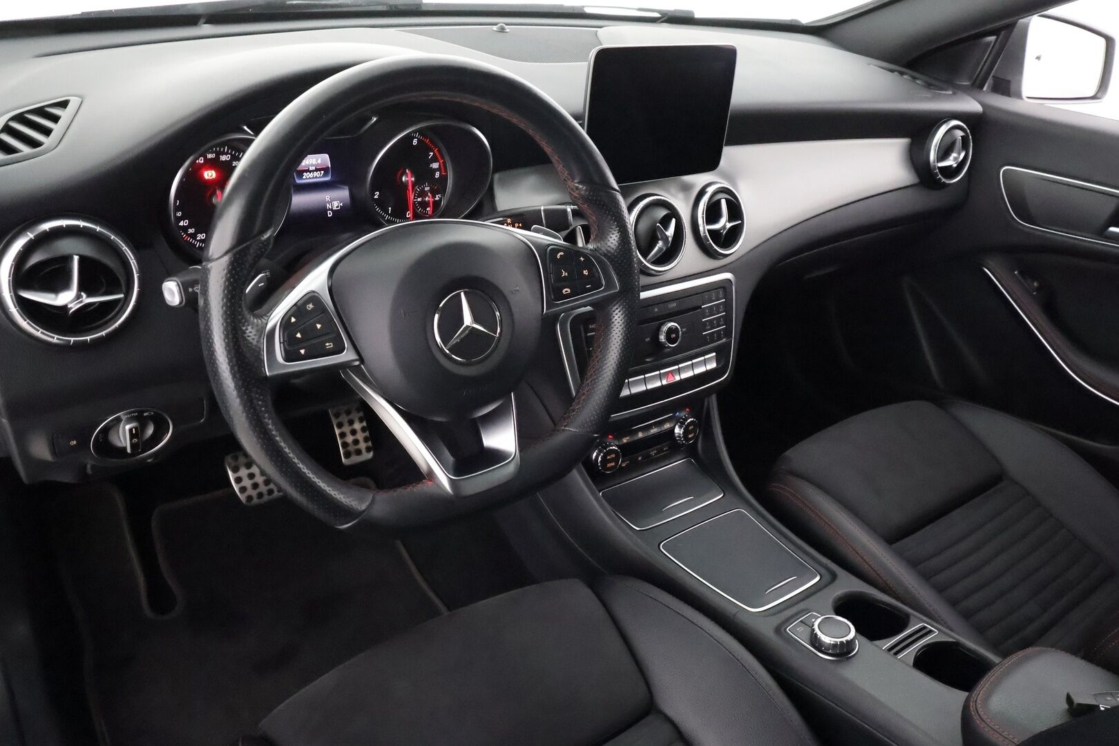 Mercedes-Benz CLA 2018 180 A Shooting Brake Business AMG - | Facelift | LED | Vakkari | P.kamera | Sporttipenkit | Puolinahat | Bluetooth | Sähk. takaluukku | Act. Brake Assist | Dynamic Select | 2x renkaat | 