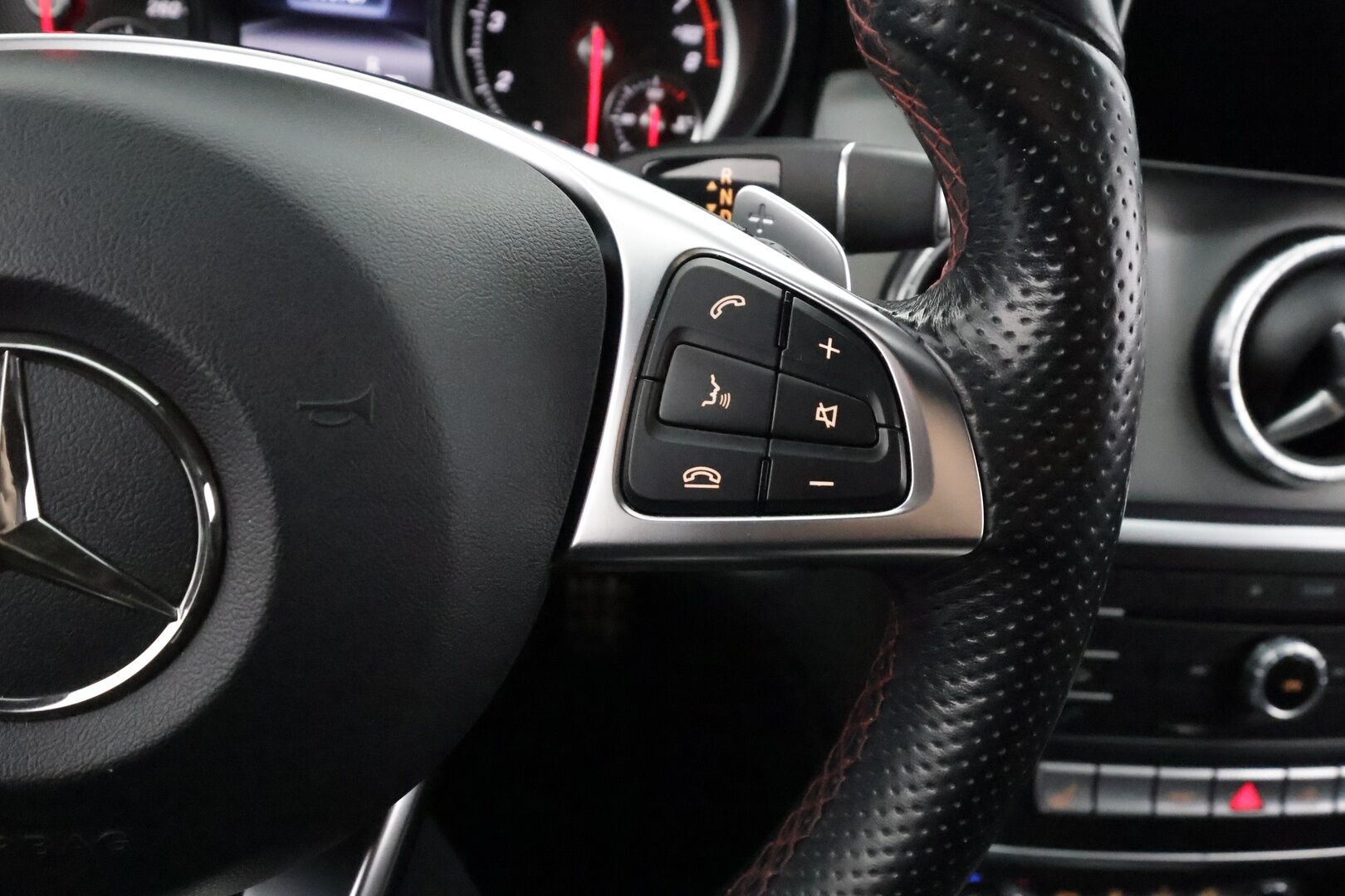 Mercedes-Benz CLA 2018 180 A Shooting Brake Business AMG - | Facelift | LED | Vakkari | P.kamera | Sporttipenkit | Puolinahat | Bluetooth | Sähk. takaluukku | Act. Brake Assist | Dynamic Select | 2x renkaat | 