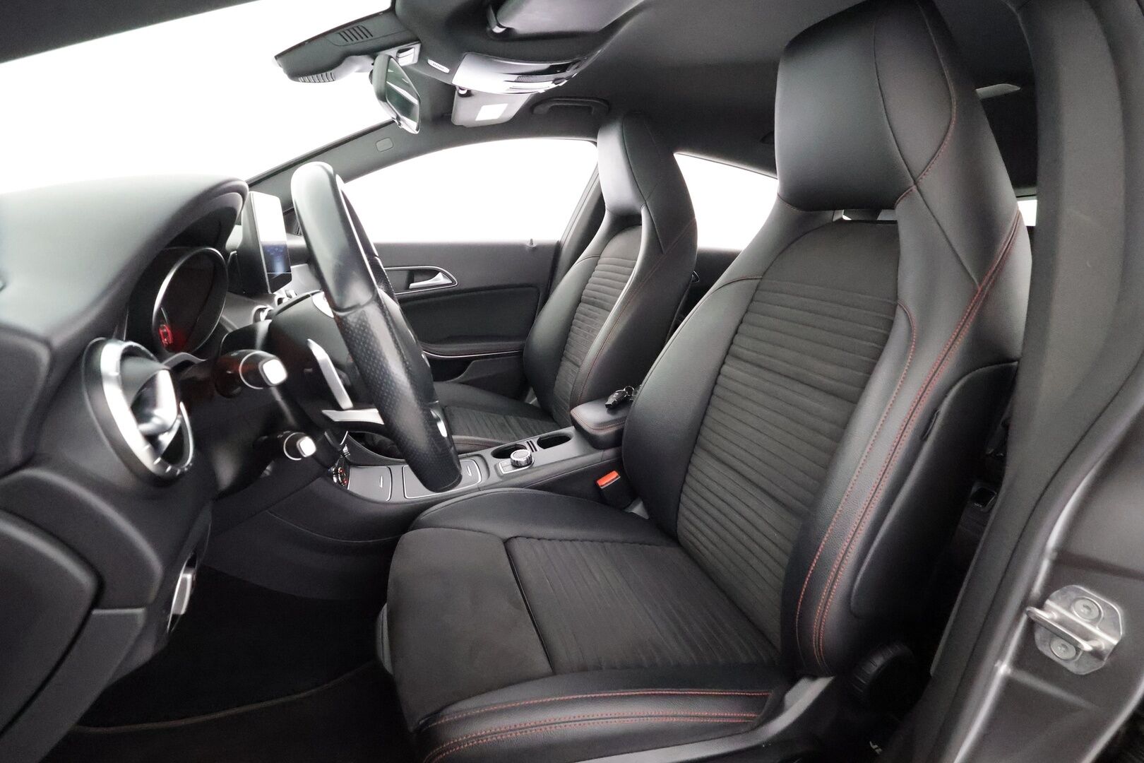 Mercedes-Benz CLA 2018 180 A Shooting Brake Business AMG - | Facelift | LED | Vakkari | P.kamera | Sporttipenkit | Puolinahat | Bluetooth | Sähk. takaluukku | Act. Brake Assist | Dynamic Select | 2x renkaat | 