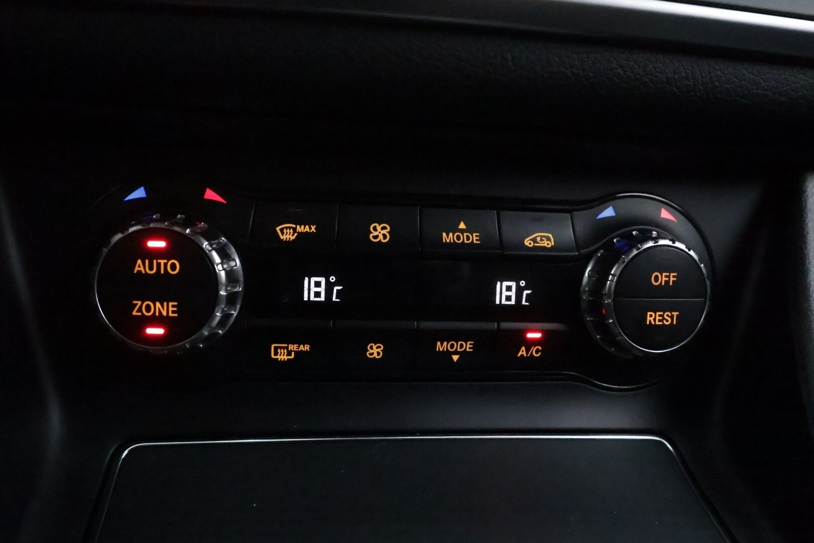 Mercedes-Benz CLA 2018 180 A Shooting Brake Business AMG - | Facelift | LED | Vakkari | P.kamera | Sporttipenkit | Puolinahat | Bluetooth | Sähk. takaluukku | Act. Brake Assist | Dynamic Select | 2x renkaat | 