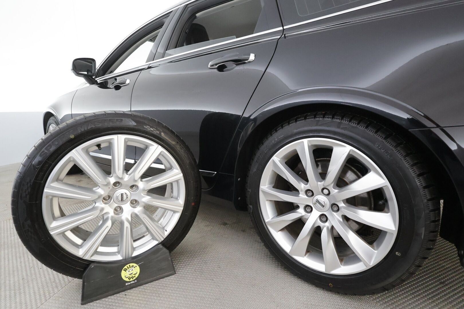 Volvo V90 2018 D3 AWD Business Inscription aut * ACC / P.tutkat / LED / Webasto / Koukku / Muistipenkki / Koukku / KeylessGo * - Suomi-auto / Kahdet renkaat aluvanteilla