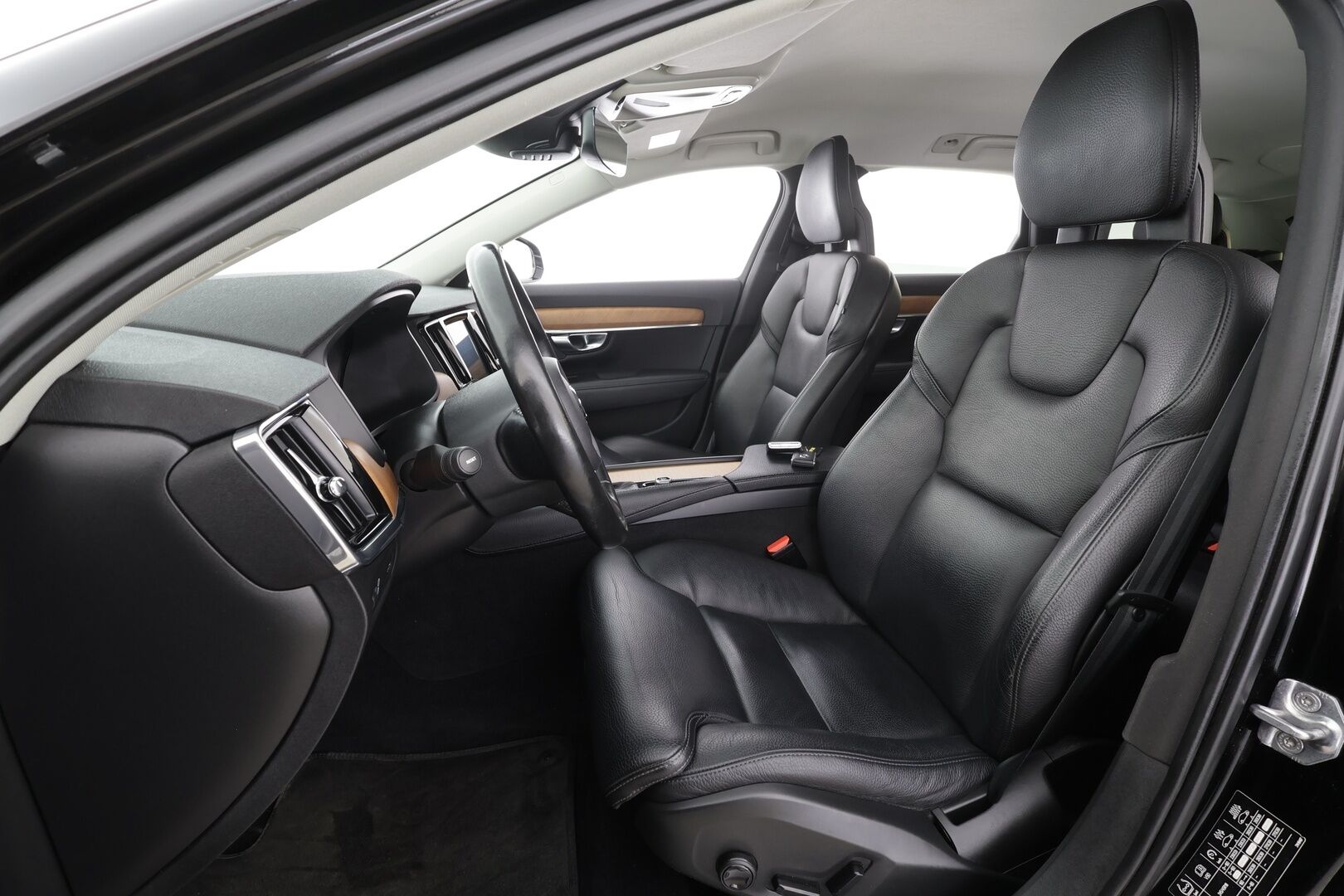 Volvo V90 2018 D3 AWD Business Inscription aut * ACC / P.tutkat / LED / Webasto / Koukku / Muistipenkki / Koukku / KeylessGo * - Suomi-auto / Kahdet renkaat aluvanteilla