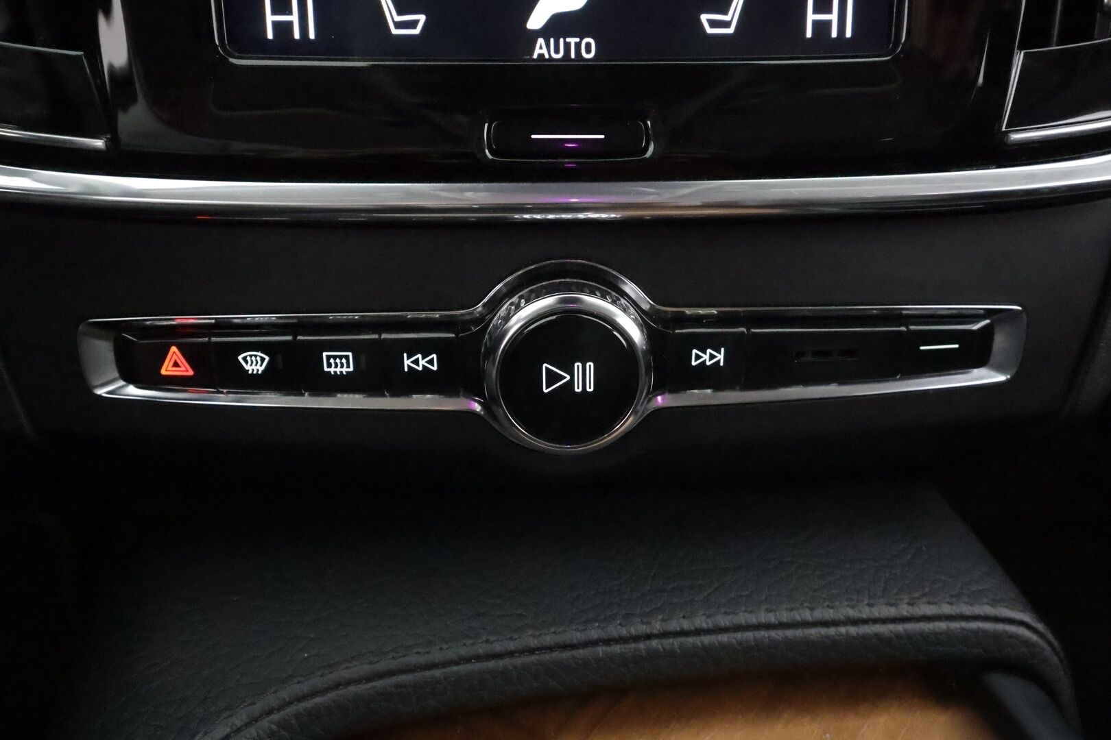 Volvo V90 2018 D3 AWD Business Inscription aut * ACC / P.tutkat / LED / Webasto / Koukku / Muistipenkki / Koukku / KeylessGo * - Suomi-auto / Kahdet renkaat aluvanteilla