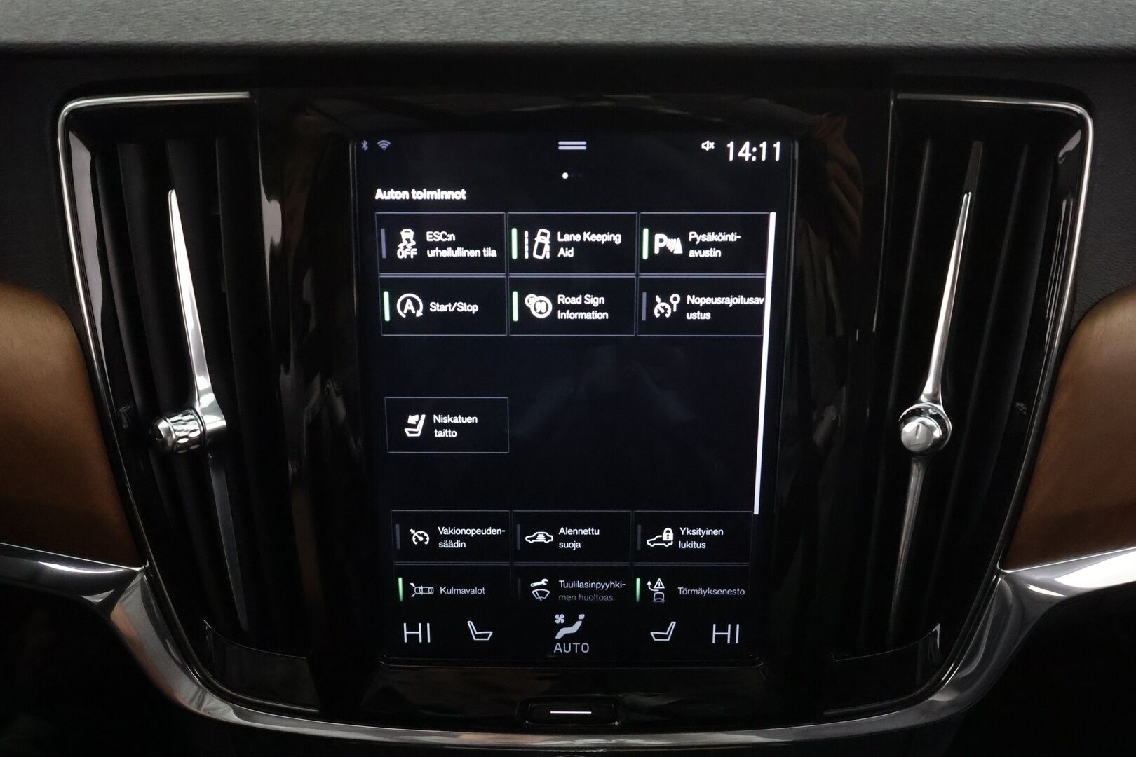Volvo V90 2018 D3 AWD Business Inscription aut * ACC / P.tutkat / LED / Webasto / Koukku / Muistipenkki / Koukku / KeylessGo * - Suomi-auto / Kahdet renkaat aluvanteilla