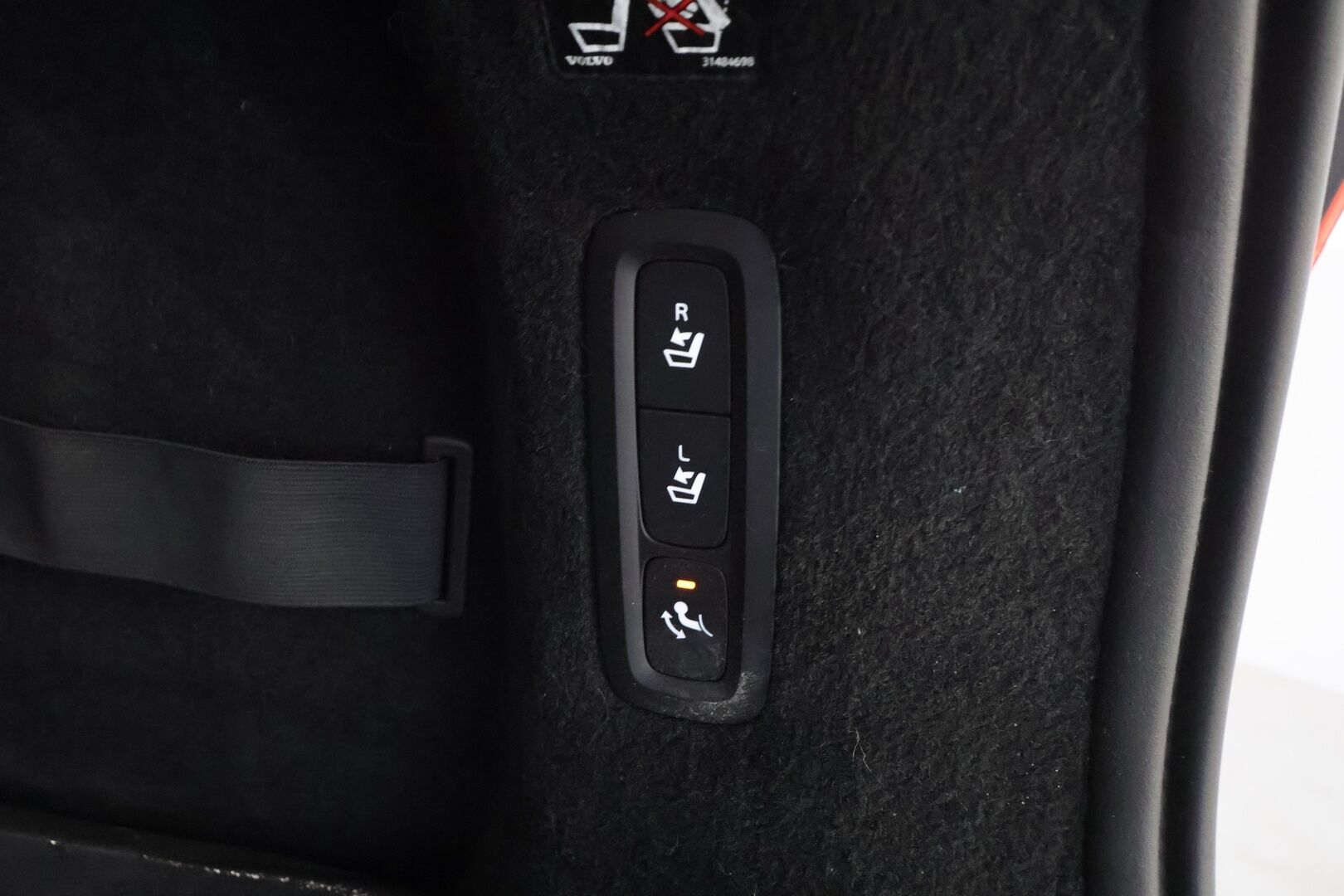 Volvo V90 2018 D3 AWD Business Inscription aut * ACC / P.tutkat / LED / Webasto / Koukku / Muistipenkki / Koukku / KeylessGo * - Suomi-auto / Kahdet renkaat aluvanteilla