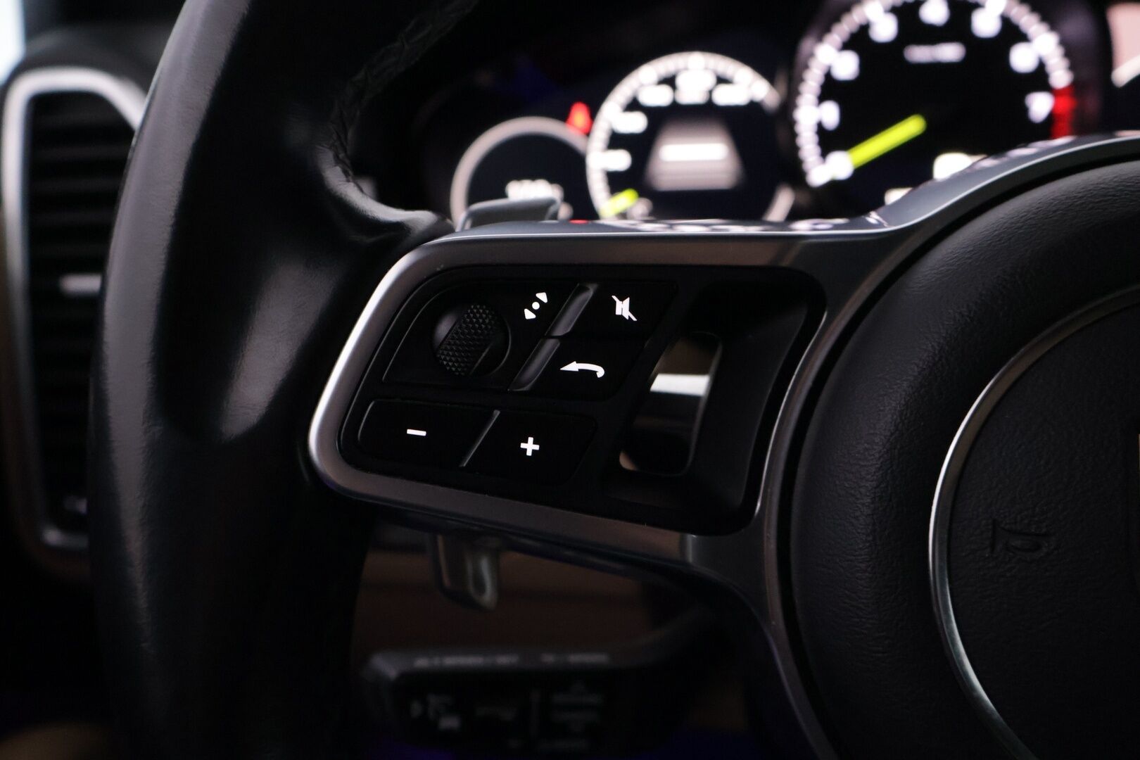 Porsche Cayenne 2019 E-Hybrid *ACC / Panorama / Bose / Ilma-alusta / 360-kamera / Navi / S.koukku / Muistipenkit / Vaaleat nahat!* - Merkkihuollettu! / 2xOEM vanteet / Upea väri! / Soh 88%