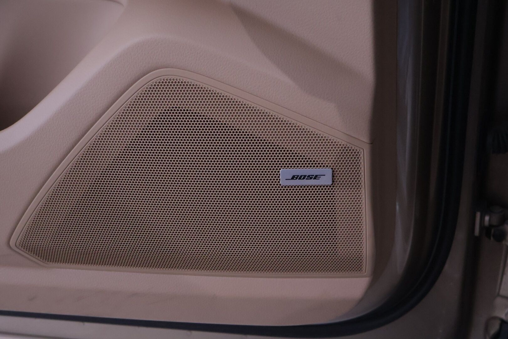 Porsche Cayenne 2019 E-Hybrid *ACC / Panorama / Bose / Ilma-alusta / 360-kamera / Navi / S.koukku / Muistipenkit / Vaaleat nahat!* - Merkkihuollettu! / 2xOEM vanteet / Upea väri! / Soh 88%