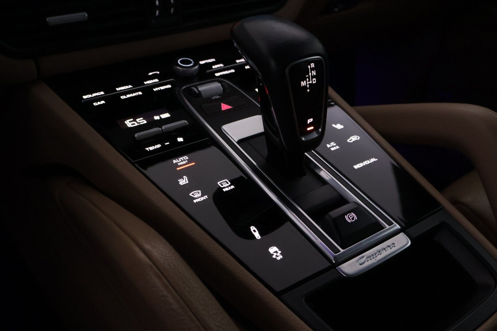 Porsche Cayenne 2019 E-Hybrid *ACC / Panorama / Bose / Ilma-alusta / 360-kamera / Navi / S.koukku / Muistipenkit / Vaaleat nahat!* - Merkkihuollettu! / 2xOEM vanteet / Upea väri! / Soh 88% - HULLUT BLACKWEEK JATKOT - KORKOTARJOUS 2,49%