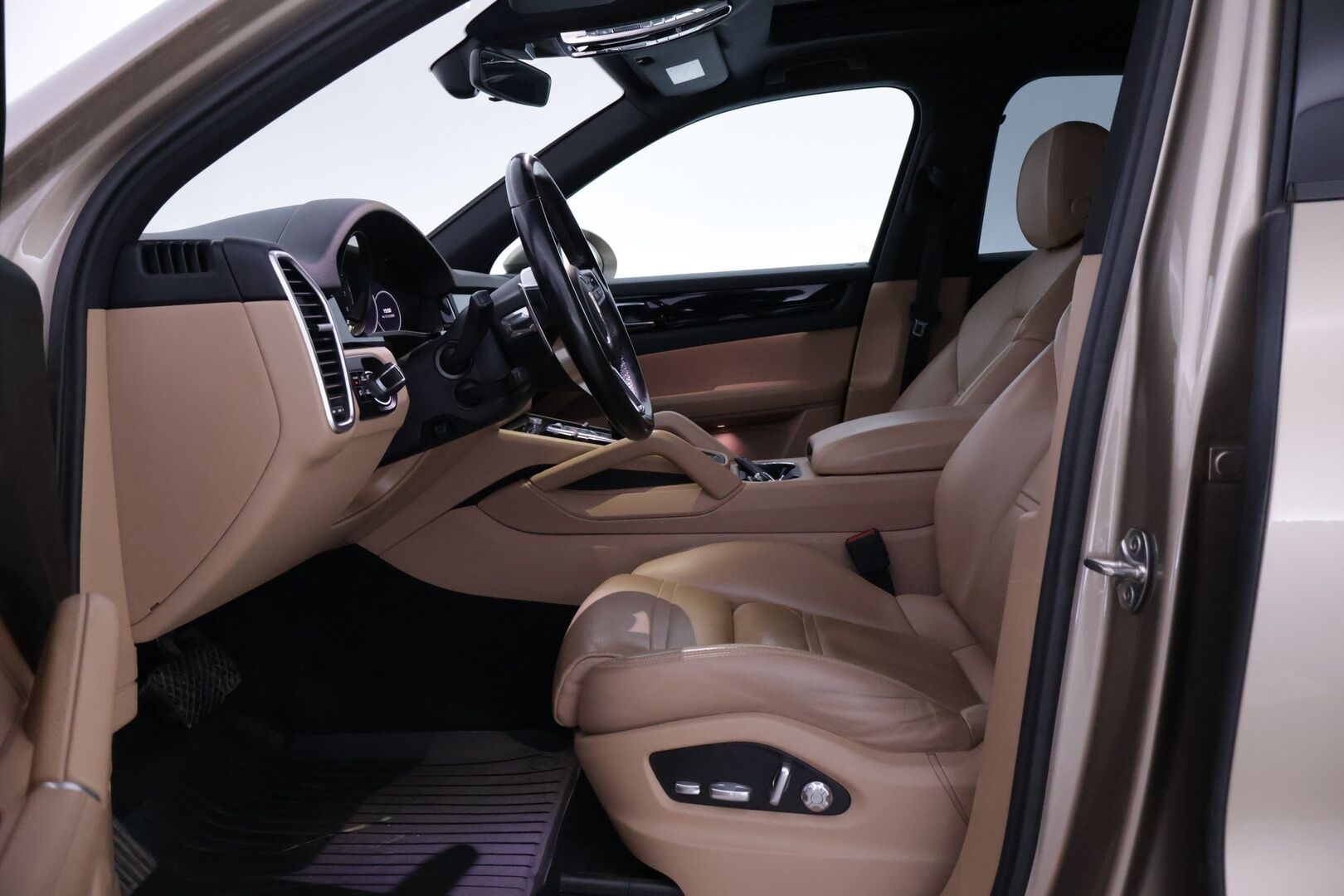 Porsche Cayenne 2019 E-Hybrid *ACC / Panorama / Bose / Ilma-alusta / 360-kamera / Navi / S.koukku / Muistipenkit / Vaaleat nahat!* - Merkkihuollettu! / 2xOEM vanteet / Upea väri! / Soh 88% - HULLUT BLACKWEEK JATKOT - KORKOTARJOUS 2,49%