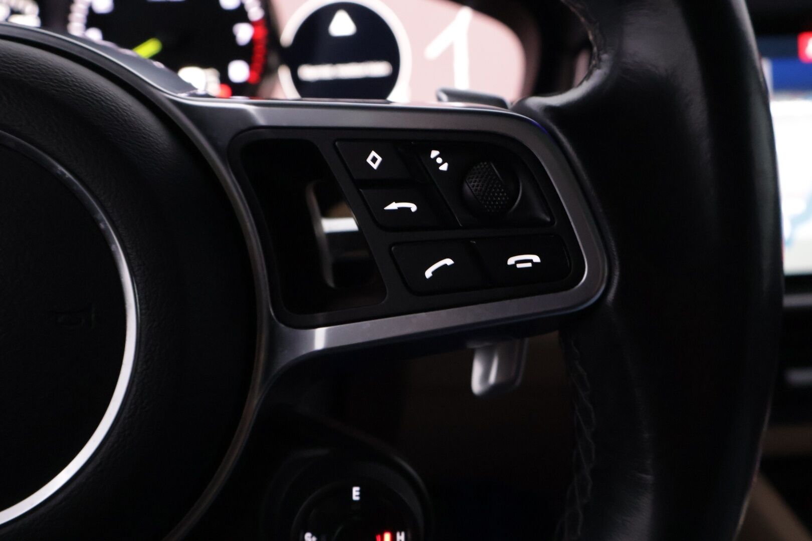 Porsche Cayenne 2019 E-Hybrid *ACC / Panorama / Bose / Ilma-alusta / 360-kamera / Navi / S.koukku / Muistipenkit / Vaaleat nahat!* - Merkkihuollettu! / 2xOEM vanteet / Upea väri! / Soh 88% - HULLUT BLACKWEEK JATKOT - KORKOTARJOUS 2,49%