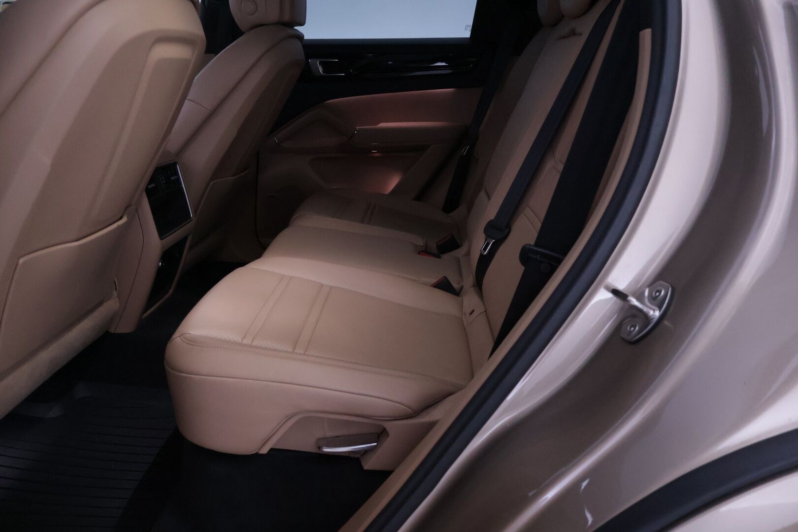 Porsche Cayenne 2019 E-Hybrid *ACC / Panorama / Bose / Ilma-alusta / 360-kamera / Navi / S.koukku / Muistipenkit / Vaaleat nahat!* - Merkkihuollettu! / 2xOEM vanteet / Upea väri! / Soh 88%