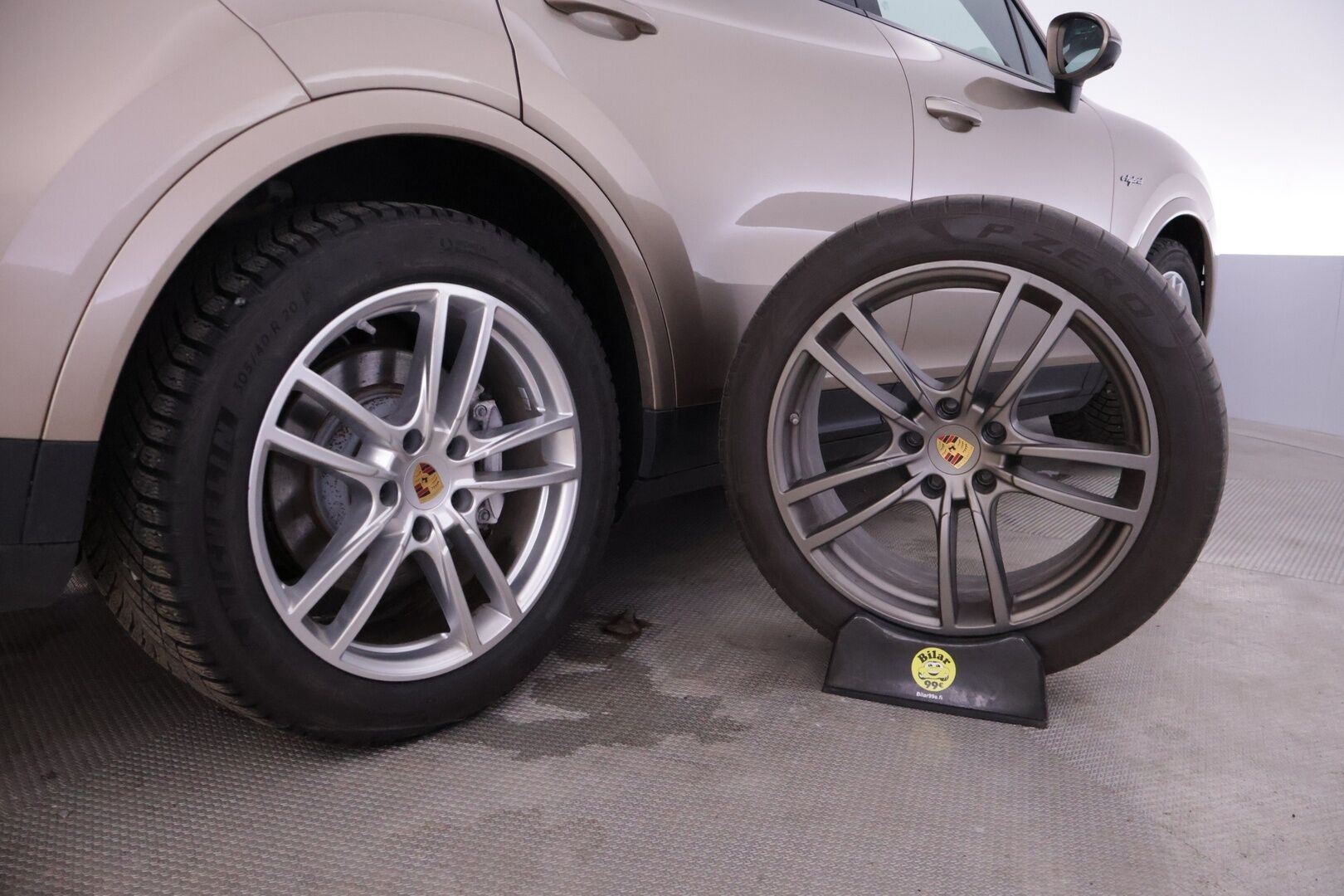 Porsche Cayenne 2019 E-Hybrid *ACC / Panorama / Bose / Ilma-alusta / 360-kamera / Navi / S.koukku / Muistipenkit / Vaaleat nahat!* - Merkkihuollettu! / 2xOEM vanteet / Upea väri! / Soh 88% - HULLUT BLACKWEEK JATKOT - KORKOTARJOUS 2,49%