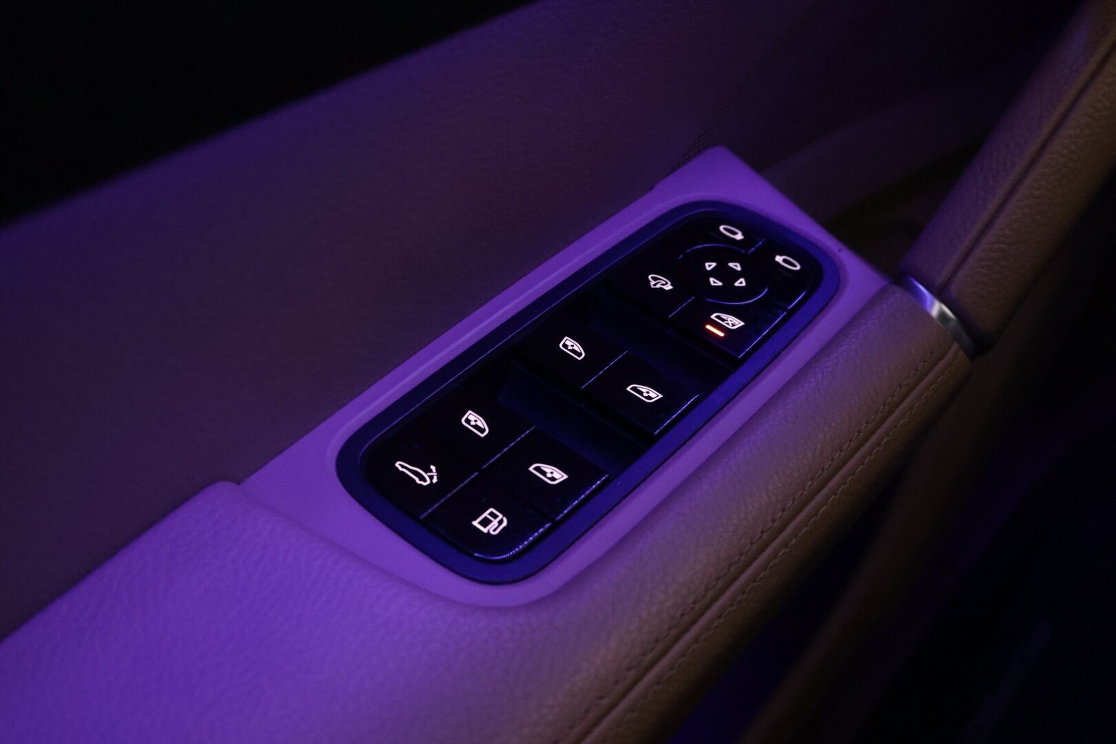 Porsche Cayenne 2019 E-Hybrid *ACC / Panorama / Bose / Ilma-alusta / 360-kamera / Navi / S.koukku / Muistipenkit / Vaaleat nahat!* - Merkkihuollettu! / 2xOEM vanteet / Upea väri! / Soh 88%