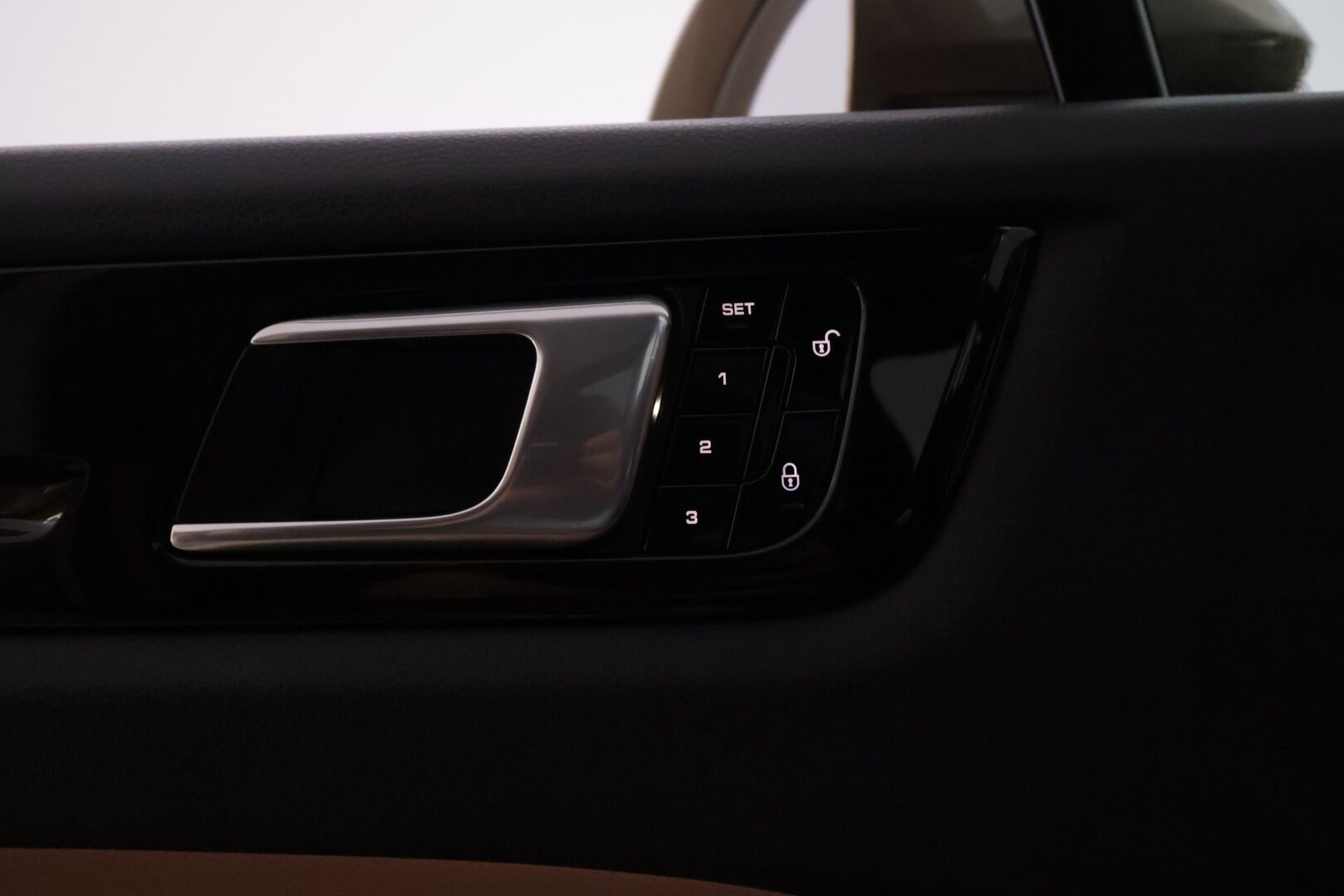 Porsche Cayenne 2019 E-Hybrid *ACC / Panorama / Bose / Ilma-alusta / 360-kamera / Navi / S.koukku / Muistipenkit / Vaaleat nahat!* - Merkkihuollettu! / 2xOEM vanteet / Upea väri! / Soh 88% - HULLUT BLACKWEEK JATKOT - KORKOTARJOUS 2,49%