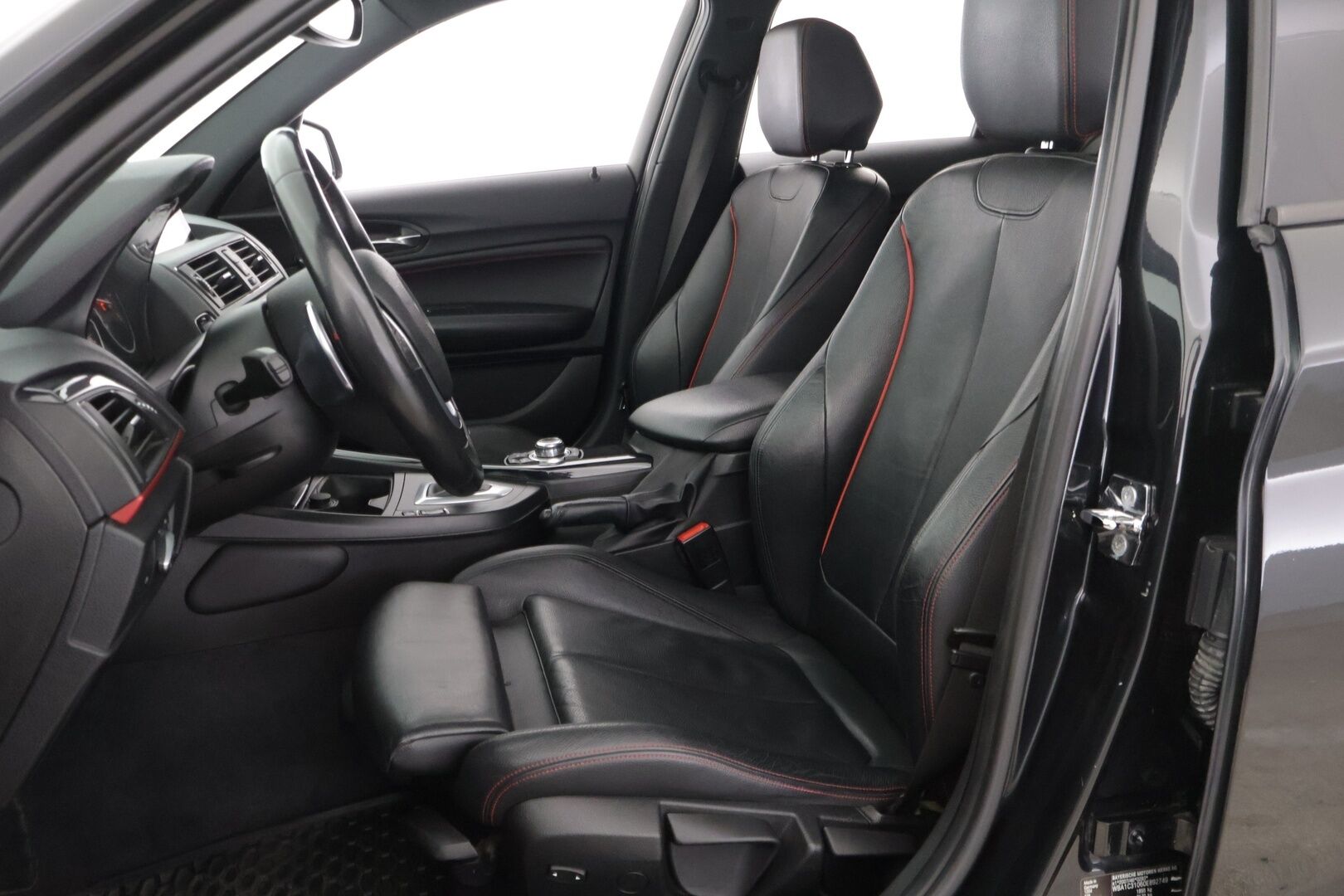 BMW 120 2012 2.0 F20 TwinPower Turbo Business A - *M-sport look / Nahat / Proffanavi / Kattoikkuna / Rattivaihteet / Vakkari*