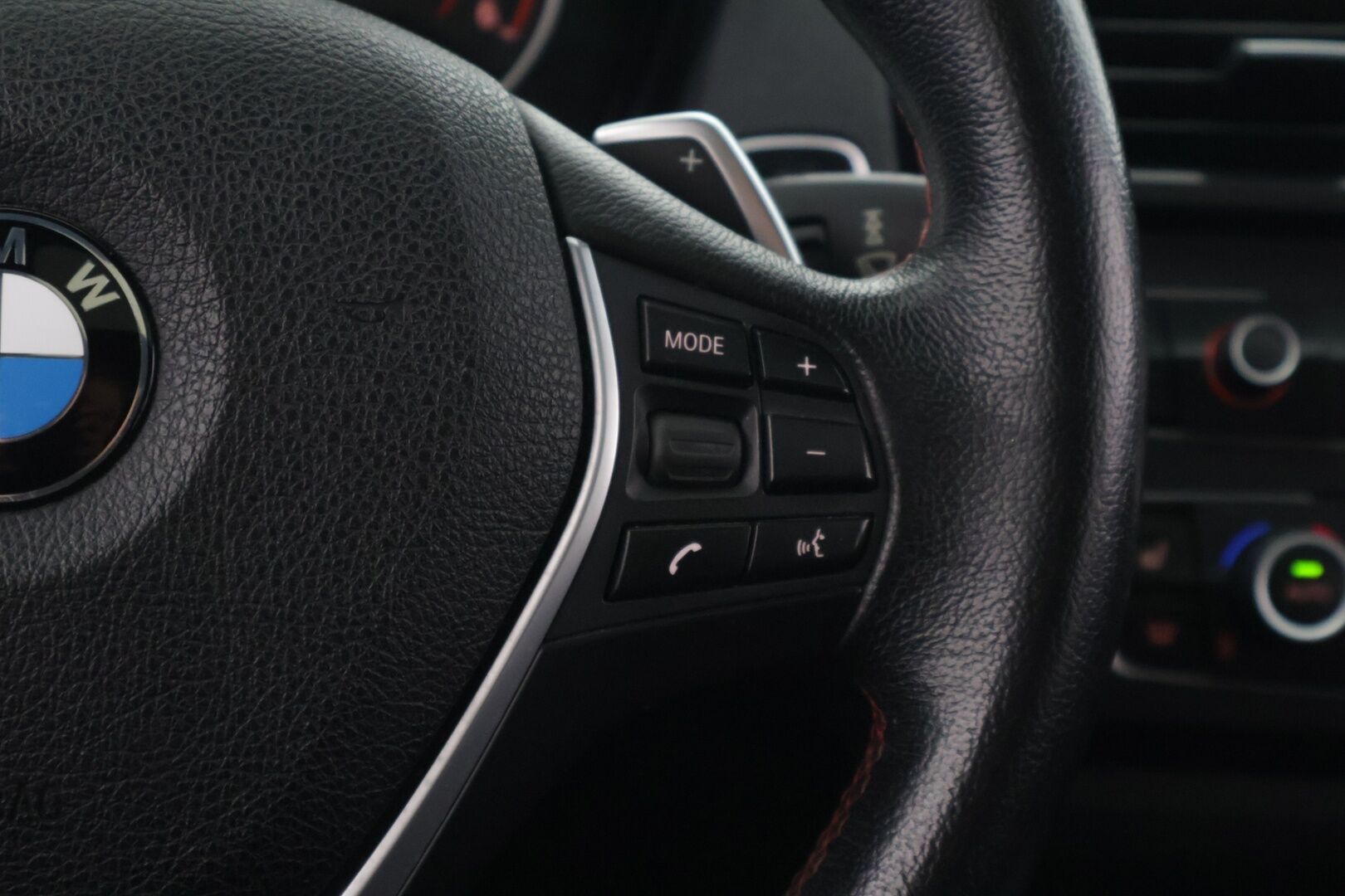 BMW 120 2012 2.0 F20 TwinPower Turbo Business A - *M-sport look / Nahat / Proffanavi / Kattoikkuna / Rattivaihteet / Vakkari*