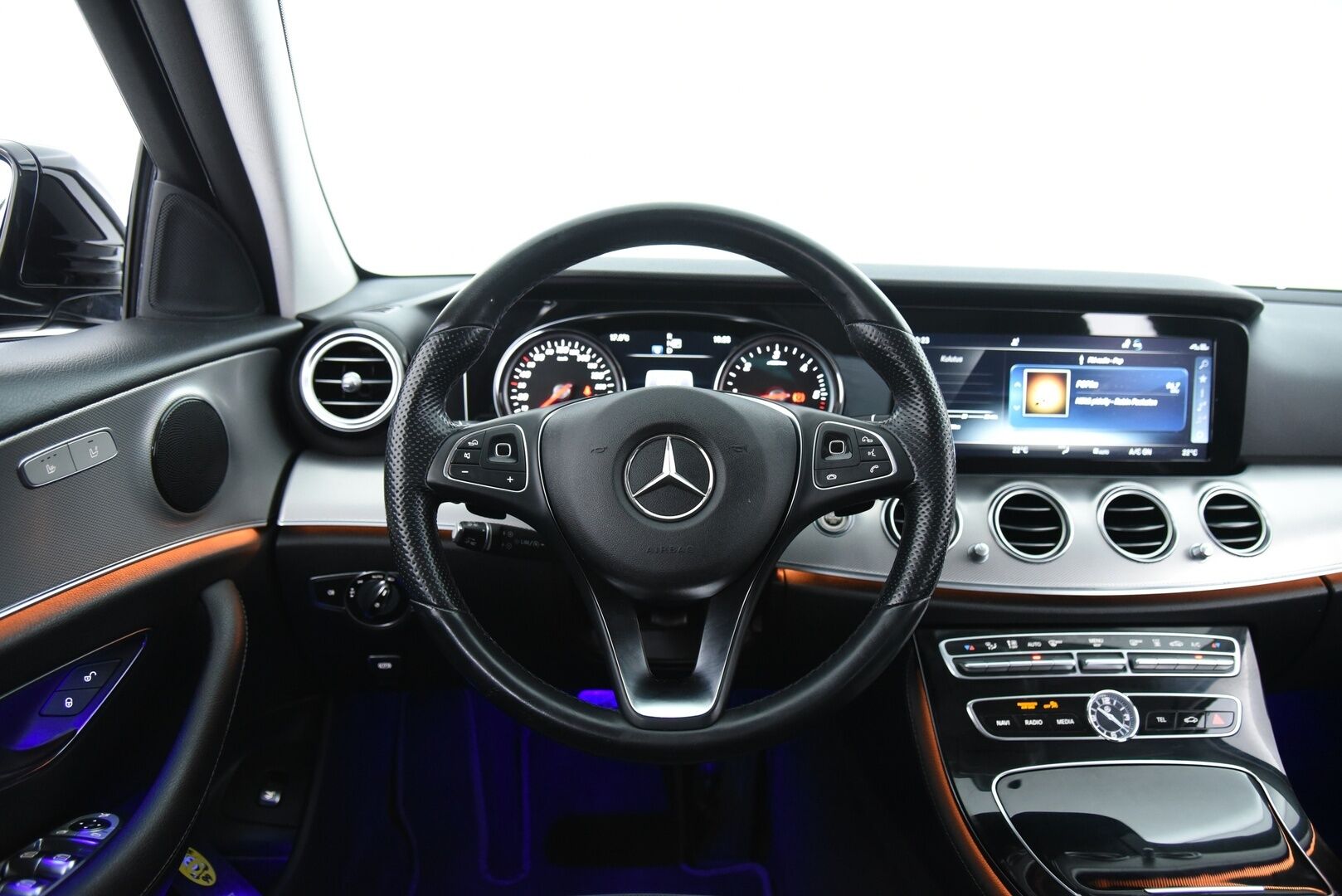 Mercedes-Benz E 2018 200 d A Edition One Business / Suomi-Auto / Adapt.Vak / Lisälämmitin / P-kamera / LED / App-Connect - Mainio Huoltohistoria & Ensiluokkaisesti Ikääntynyt !