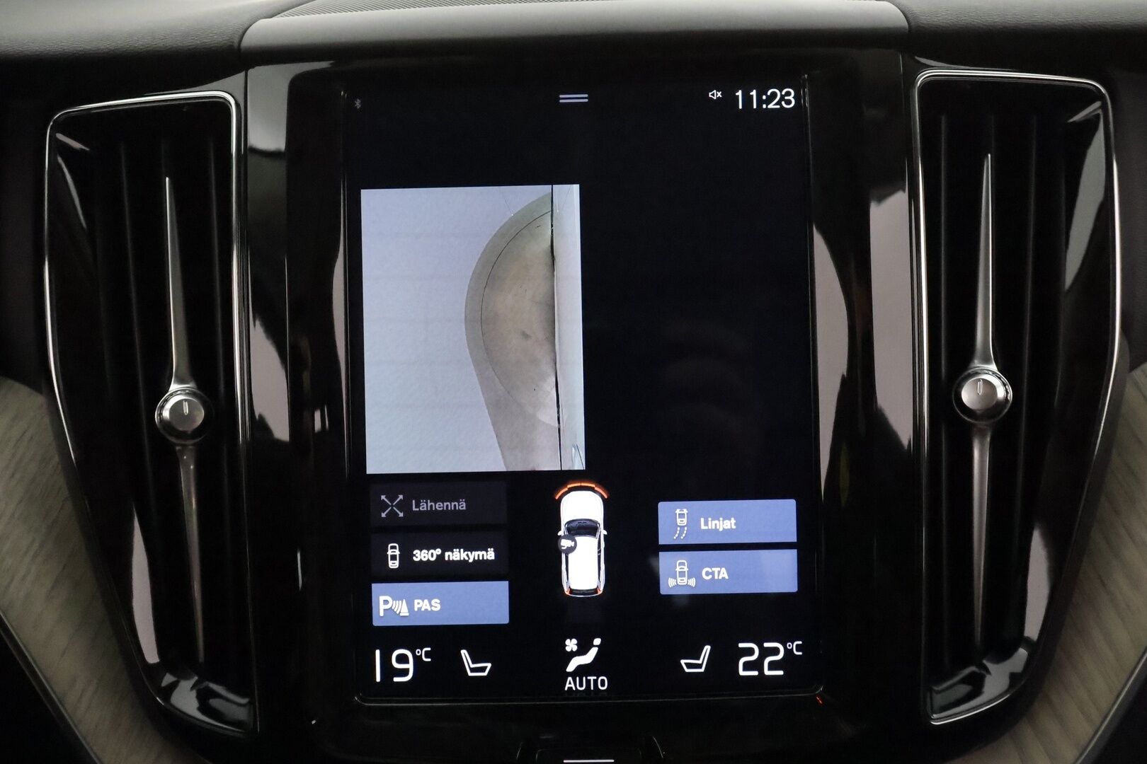 Volvo XC60 2018 T8 AWD Inscription aut **ACC / Ilma-alusta / Full LED / Webasto / Panorama / Muistipenkki / Navi / KeylessGo / Mustat nahat** - 360.Kamera / BLIS / Suomi-auto / Merkkihuollettu - HULLU BLACKWEEK KORKOTARJOUS 2,49%