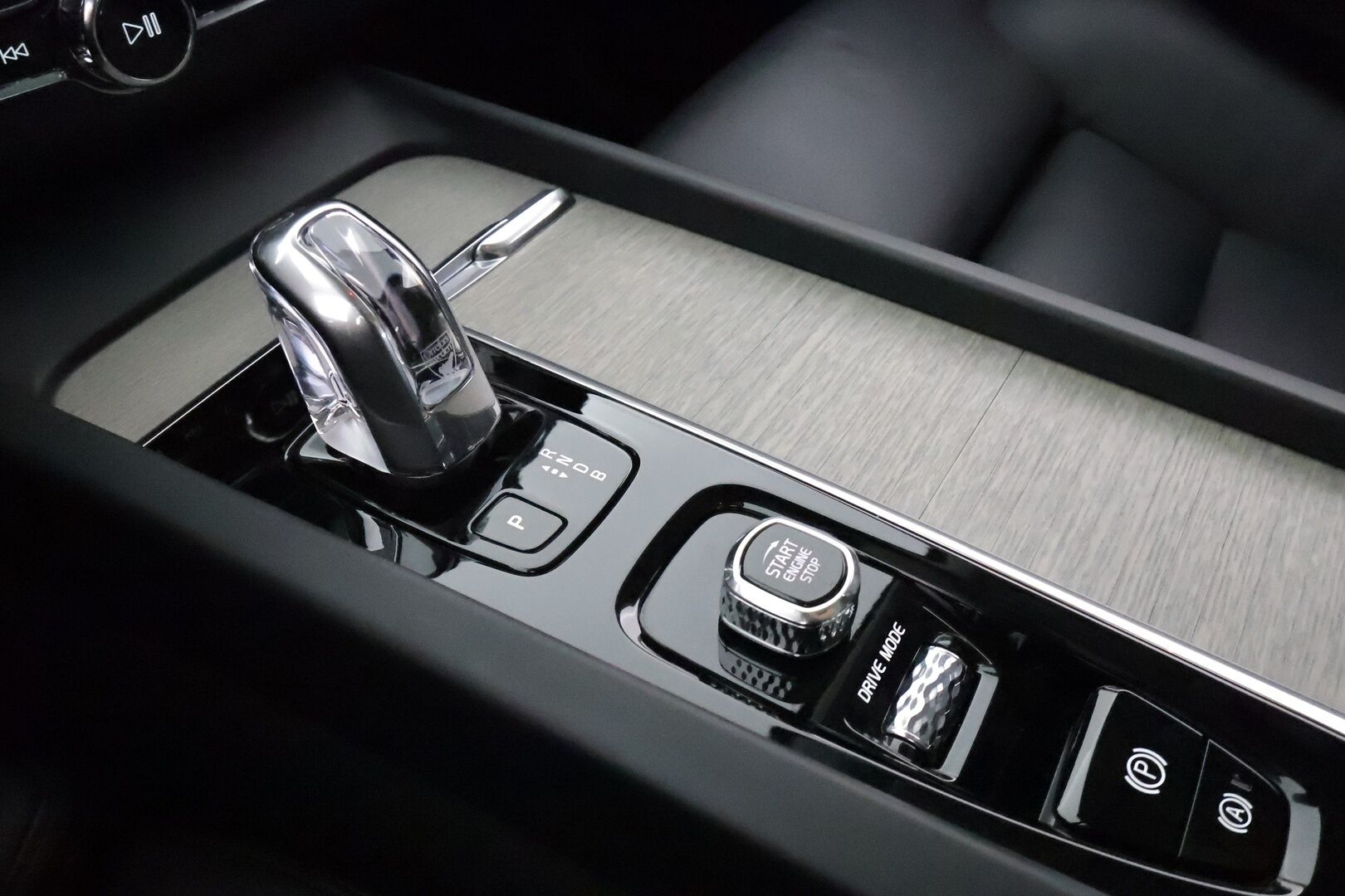 Volvo XC60 2018 T8 AWD Inscription aut **ACC / Ilma-alusta / Full LED / Webasto / Panorama / Muistipenkki / Navi / KeylessGo / Mustat nahat** - 360.Kamera / BLIS / Suomi-auto / Merkkihuollettu - HULLU BLACKWEEK KORKOTARJOUS 2,49%