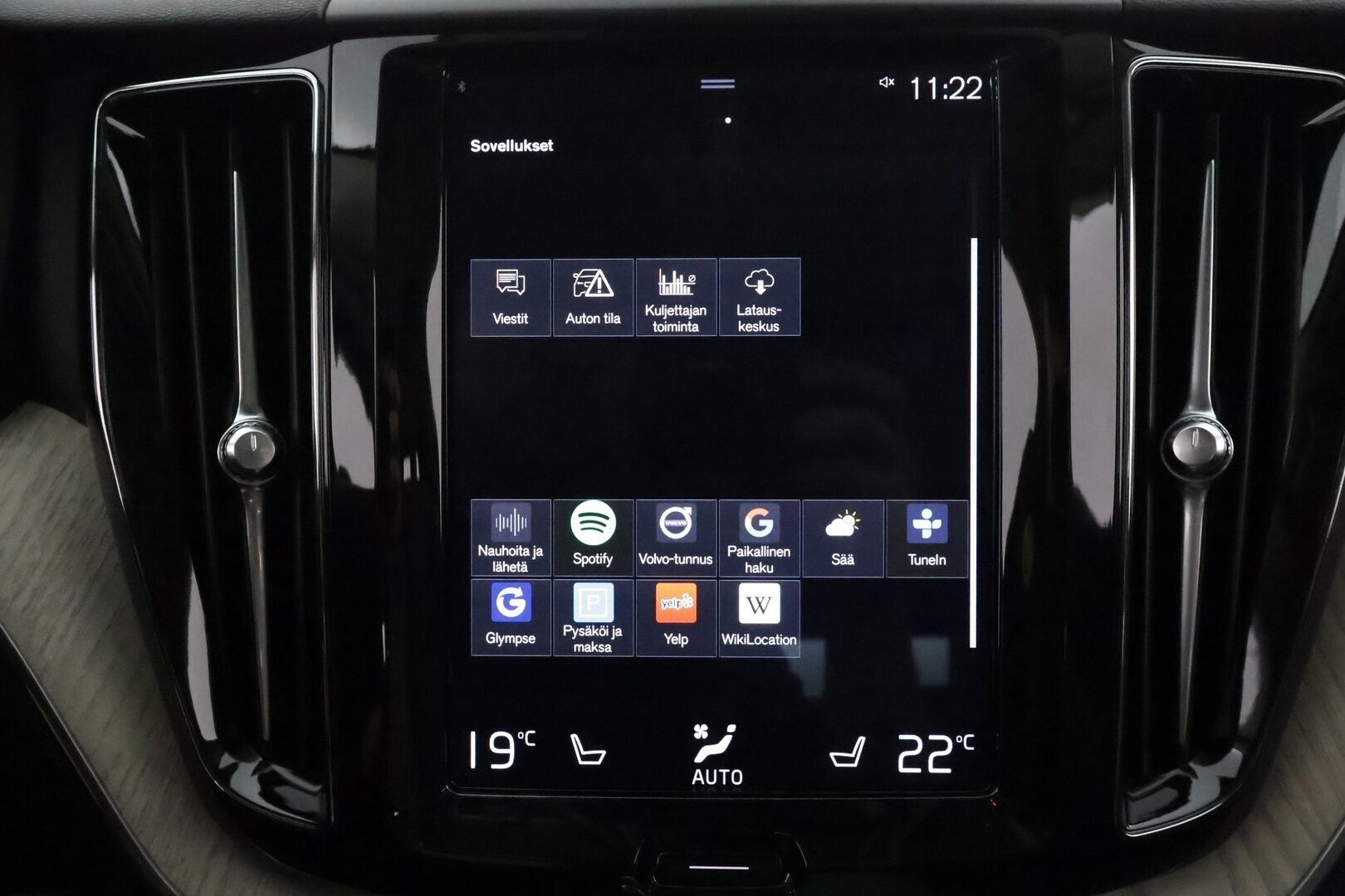 Volvo XC60 2018 T8 AWD Inscription aut **ACC / Ilma-alusta / Full LED / Webasto / Panorama / Muistipenkki / Navi / KeylessGo / Mustat nahat** - 360.Kamera / BLIS / Suomi-auto / Merkkihuollettu