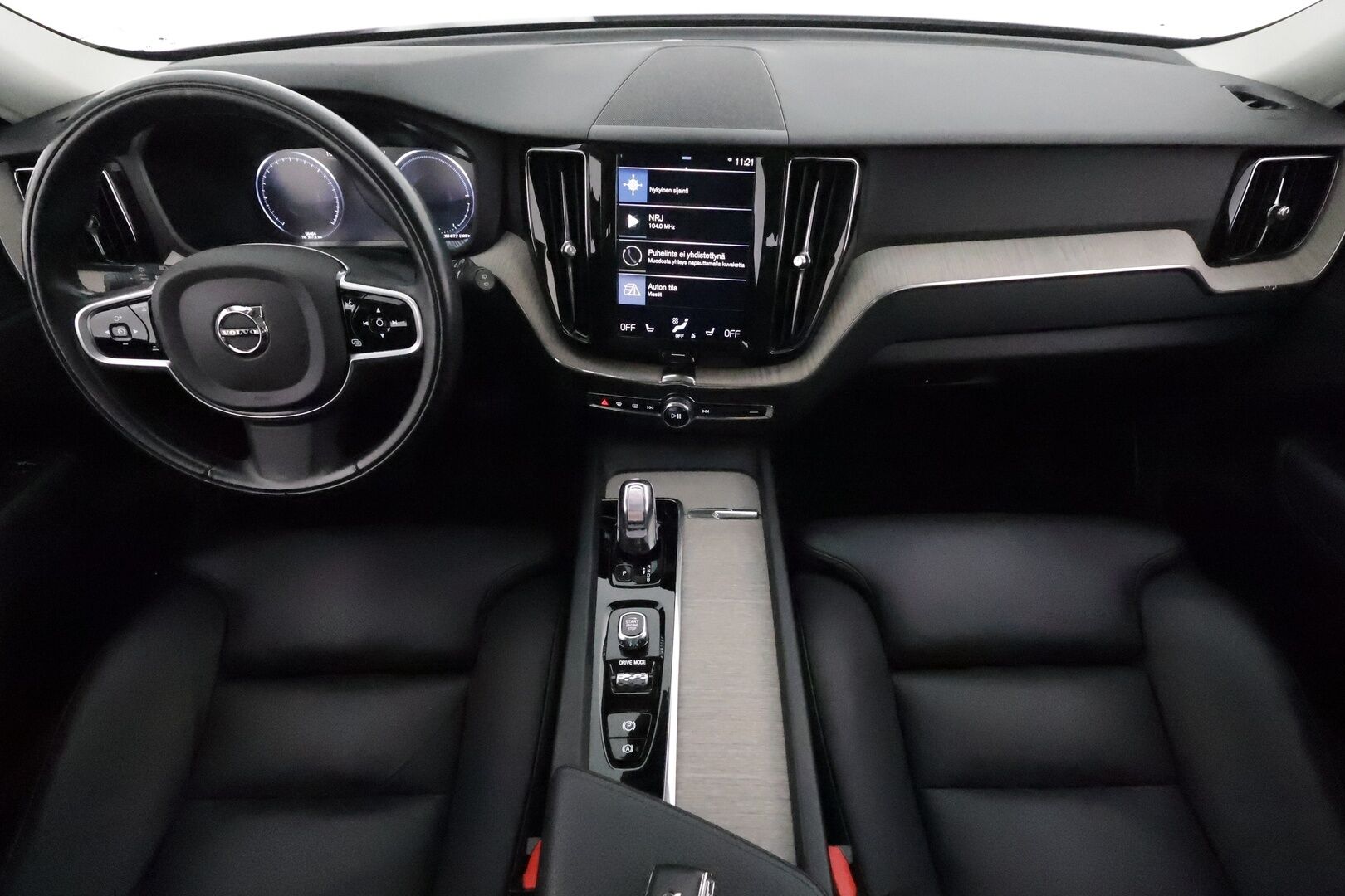 Volvo XC60 2018 T8 AWD Inscription aut **ACC / Ilma-alusta / Full LED / Webasto / Panorama / Muistipenkki / Navi / KeylessGo / Mustat nahat** - 3,99 % KORKOTARJOUS TÄHÄN AUTOON 31.8. ASTI! - 360.Kamera / BLIS / Suomi-auto / Merkkihuollettu