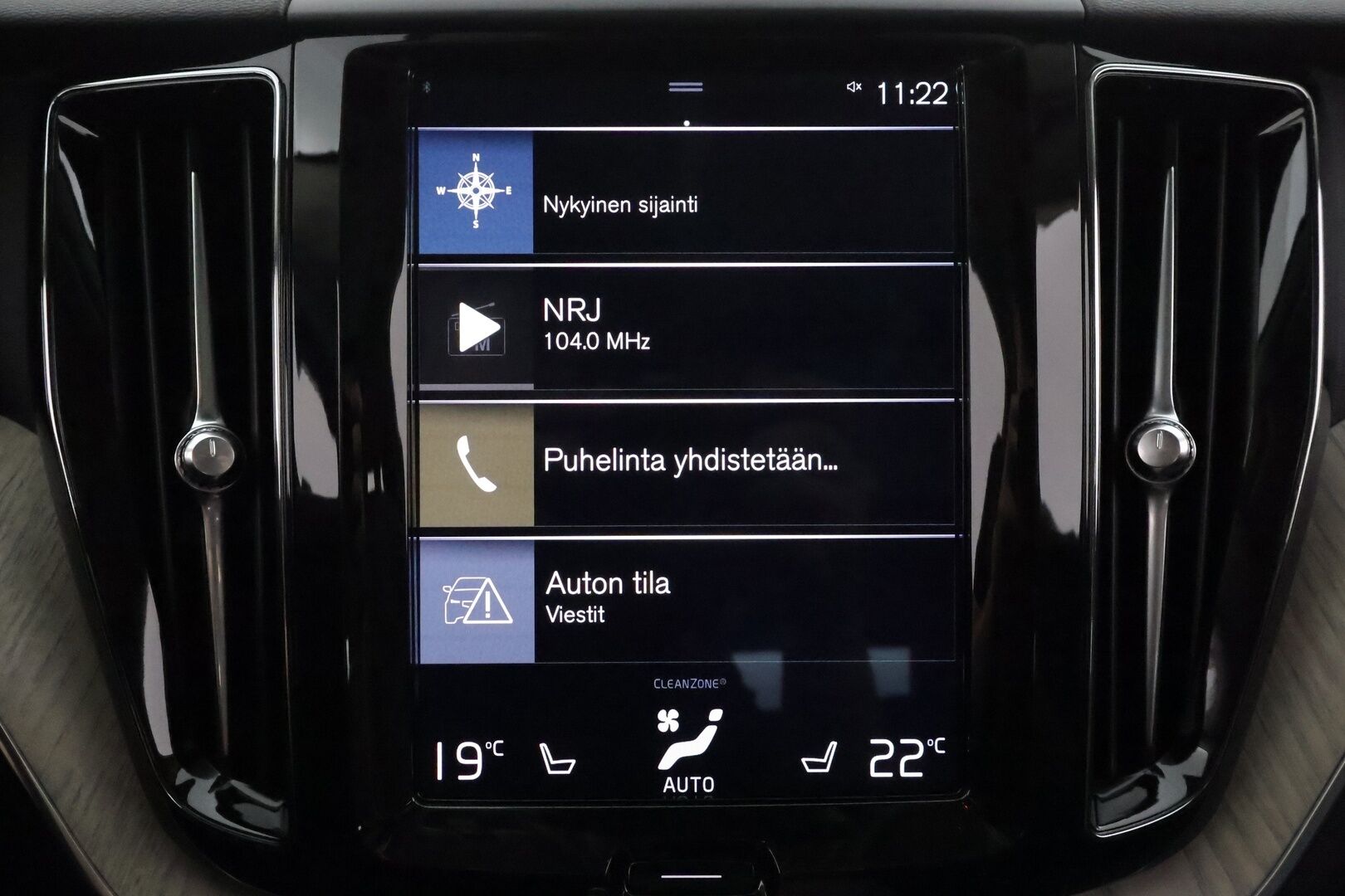 Volvo XC60 2018 T8 AWD Inscription aut **ACC / Ilma-alusta / Full LED / Webasto / Panorama / Muistipenkki / Navi / KeylessGo / Mustat nahat** - 3,99 % KORKOTARJOUS TÄHÄN AUTOON 31.8. ASTI! - 360.Kamera / BLIS / Suomi-auto / Merkkihuollettu