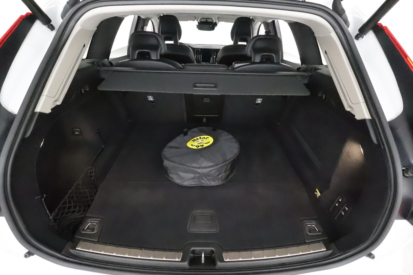 Volvo XC60 2018 T8 AWD Inscription aut **ACC / Ilma-alusta / Full LED / Webasto / Panorama / Muistipenkki / Navi / KeylessGo / Mustat nahat** - 360.Kamera / BLIS / Suomi-auto / Merkkihuollettu - HULLU BLACKWEEK KORKOTARJOUS 2,49%