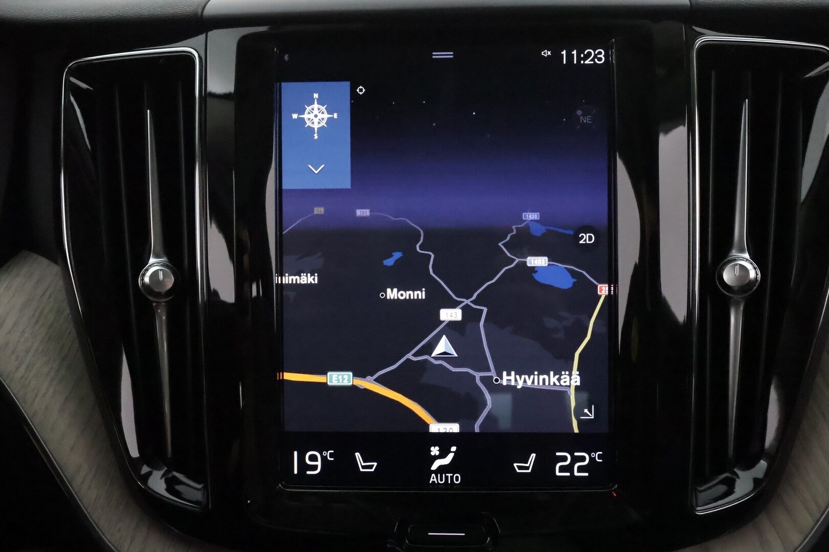 Volvo XC60 2018 T8 AWD Inscription aut **ACC / Ilma-alusta / Full LED / Webasto / Panorama / Muistipenkki / Navi / KeylessGo / Mustat nahat** - 360.Kamera / BLIS / Suomi-auto / Merkkihuollettu