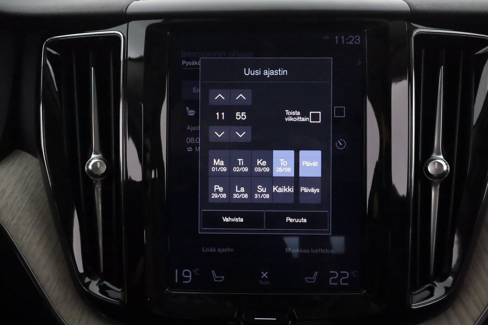 Volvo XC60 2018 T8 AWD Inscription aut **ACC / Ilma-alusta / Full LED / Webasto / Panorama / Muistipenkki / Navi / KeylessGo / Mustat nahat** - 3,99 % KORKOTARJOUS TÄHÄN AUTOON 31.8. ASTI! - 360.Kamera / BLIS / Suomi-auto / Merkkihuollettu