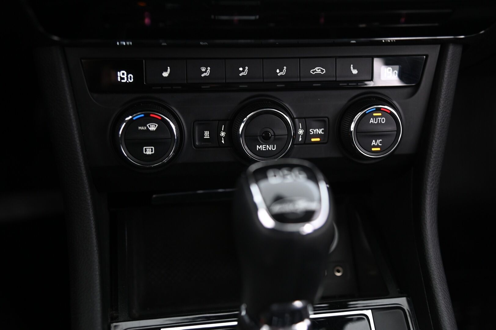 Skoda Superb 2017 Combi 2,0 TDI 190 4x4 L&K DSG Autom - ACC | Webasto | Canton | Muistipenkki | P.kamera | Taittuva koukku | Ambient